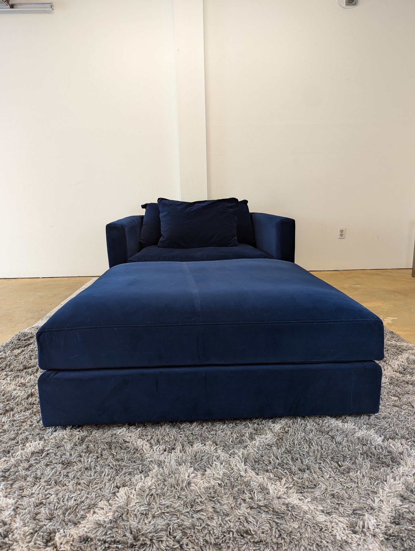Stylus Berg Chair + Ottoman