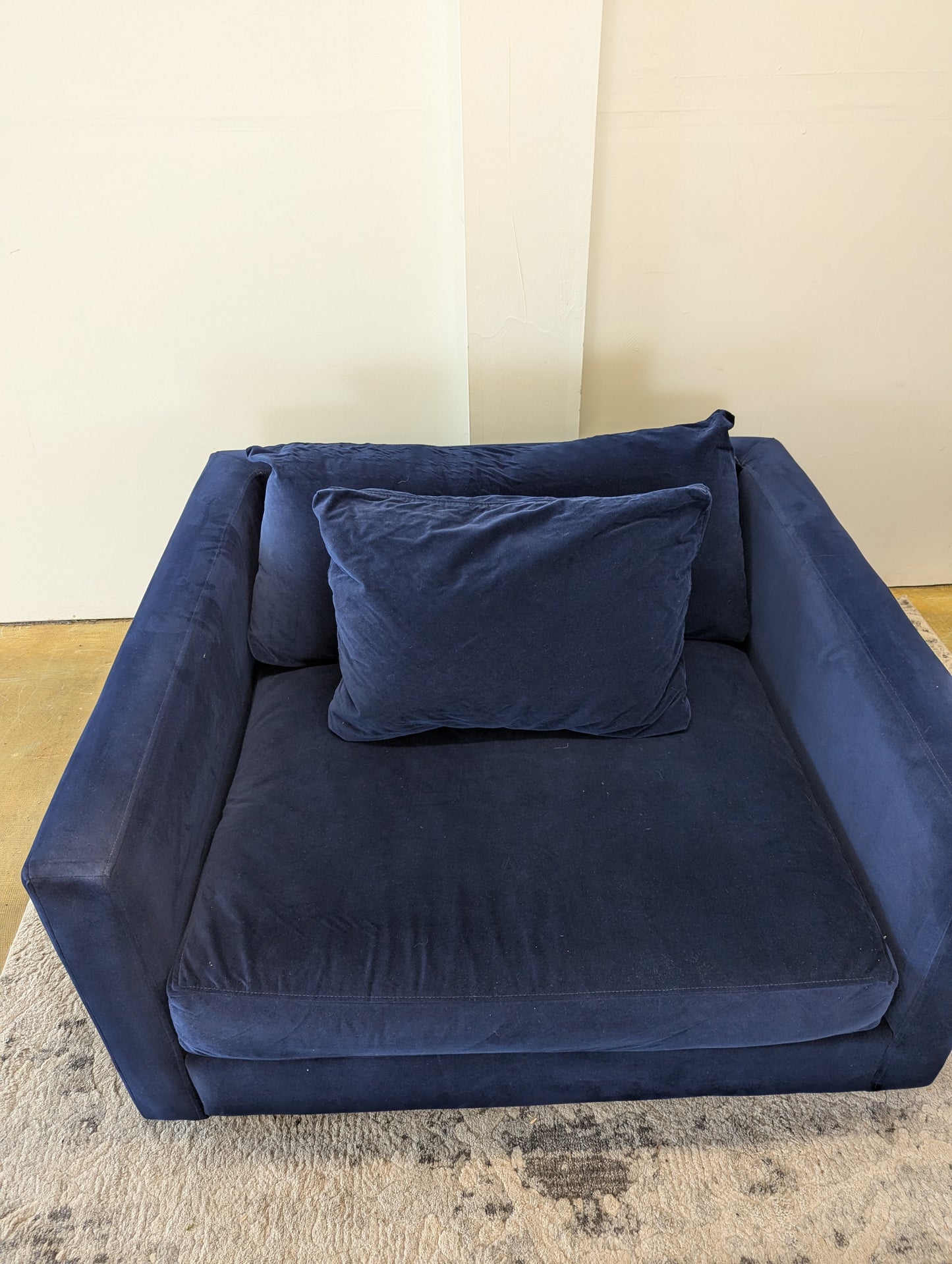 Stylus Berg Chair + Ottoman