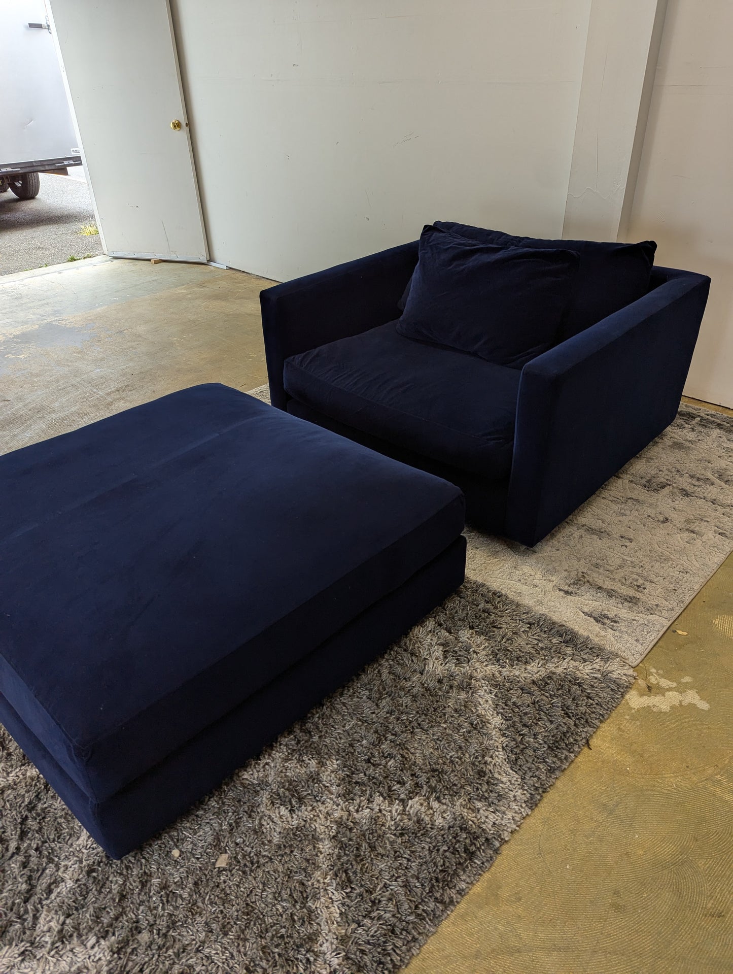 Stylus Berg Chair + Ottoman