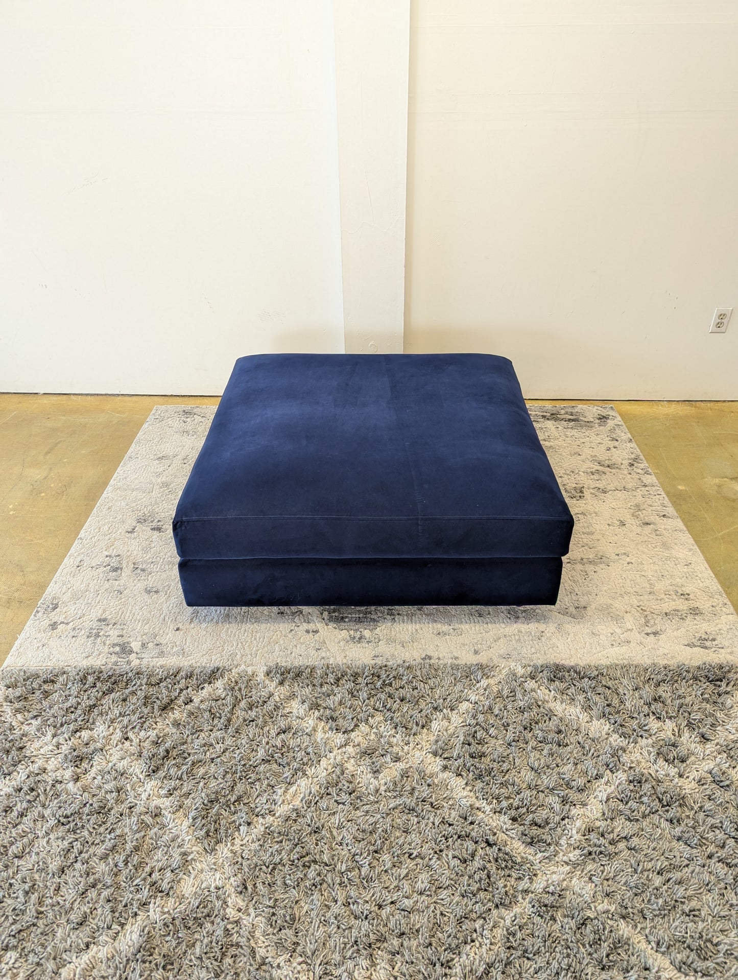 Stylus Ottoman