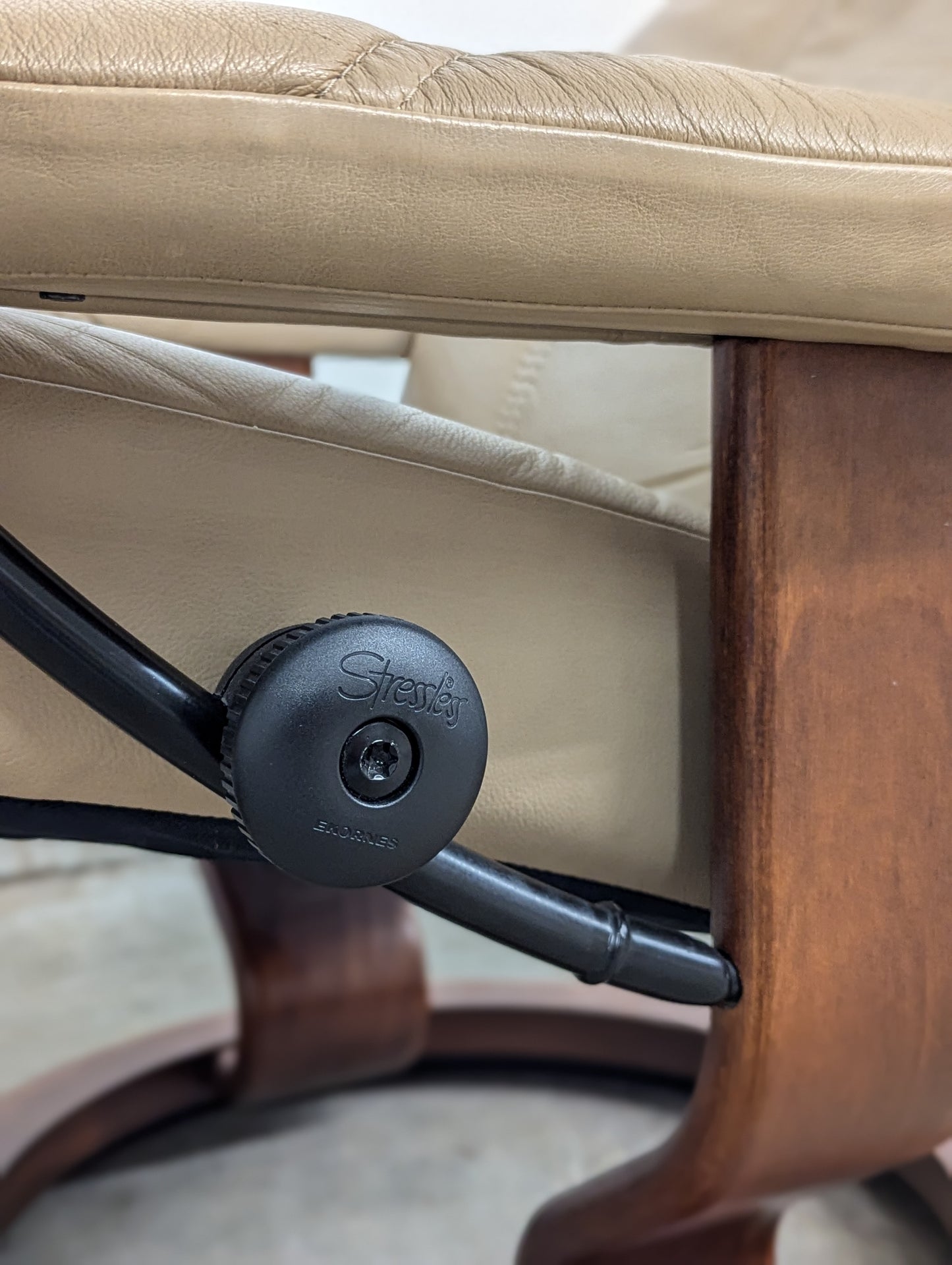 Ekornes Stressless Consul Reclining Chair + Ottoman