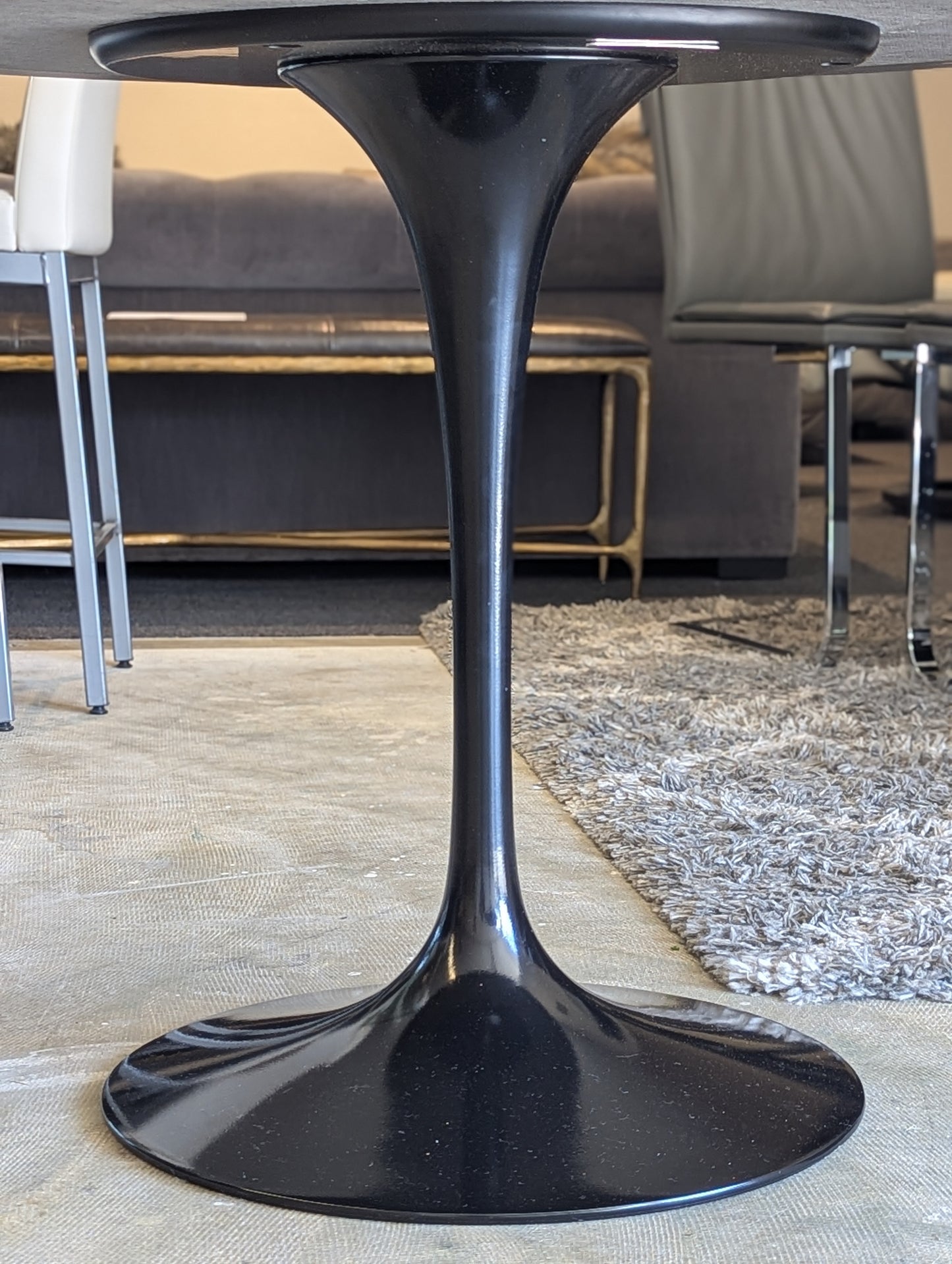 Knoll 42' Saarine Table