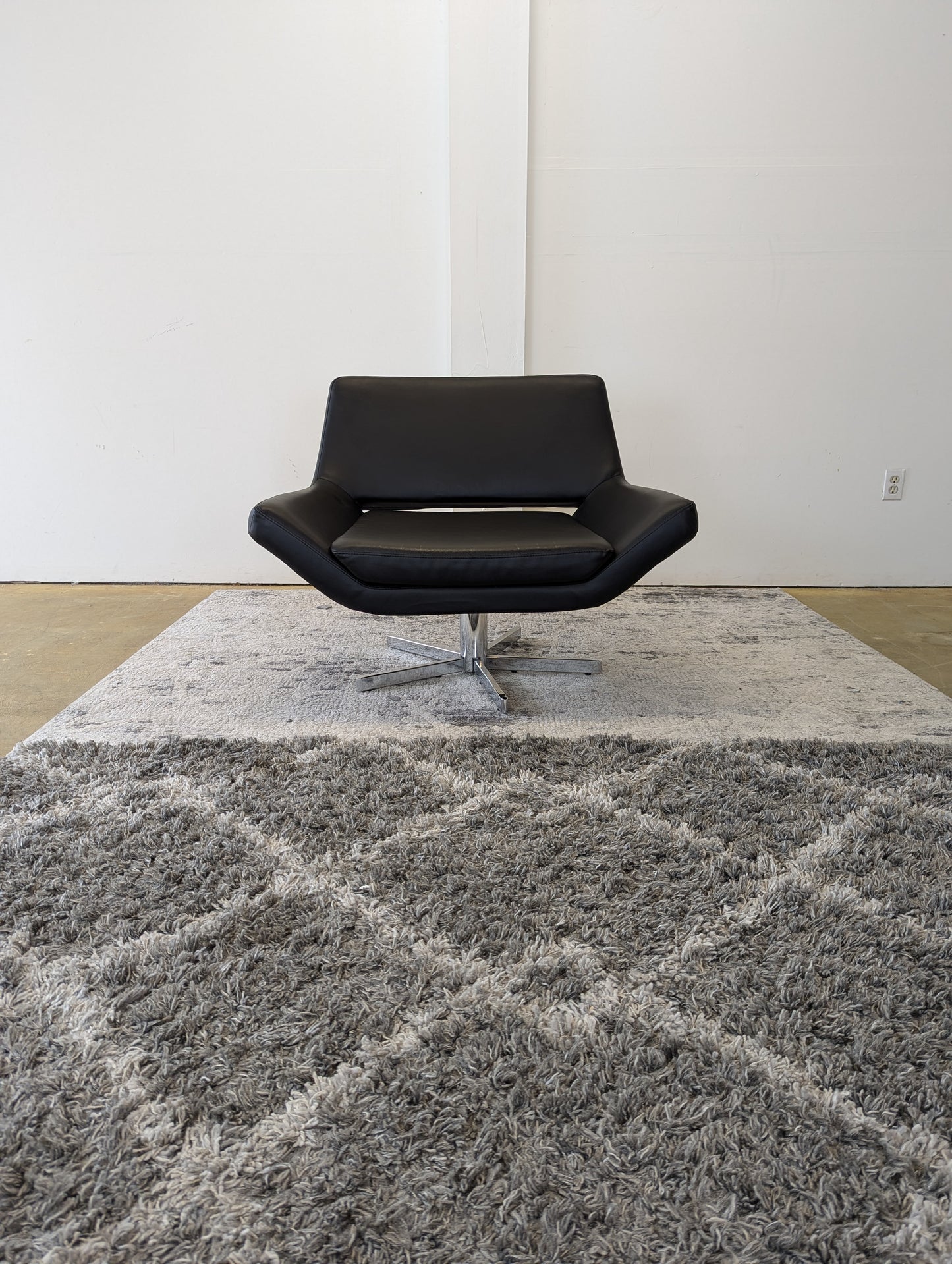 40” Wide Swivel Chair