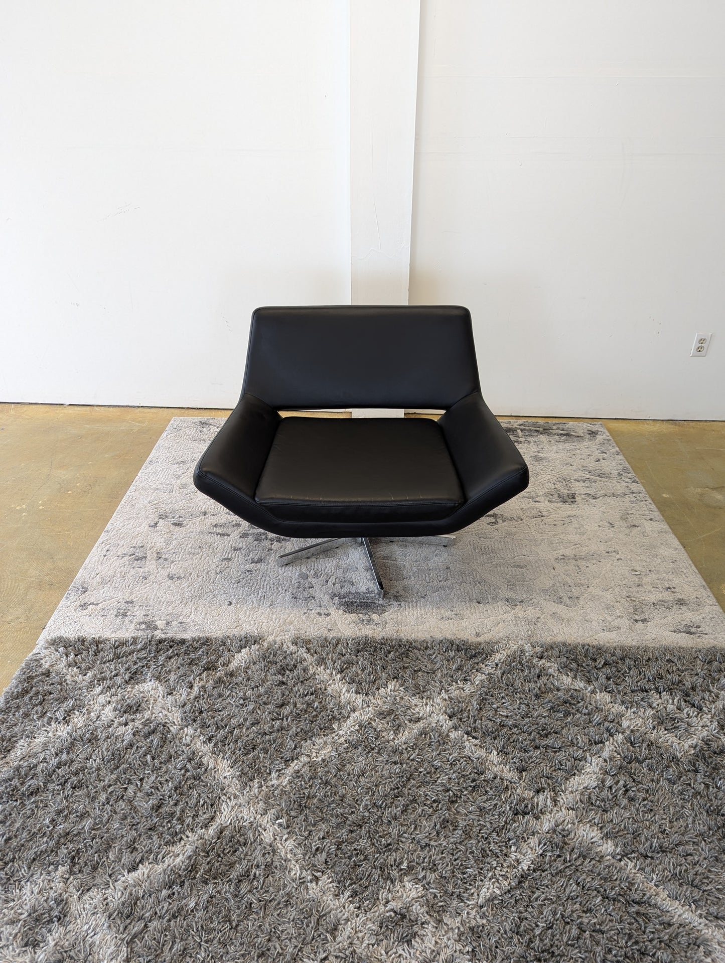 40” Wide Swivel Chair