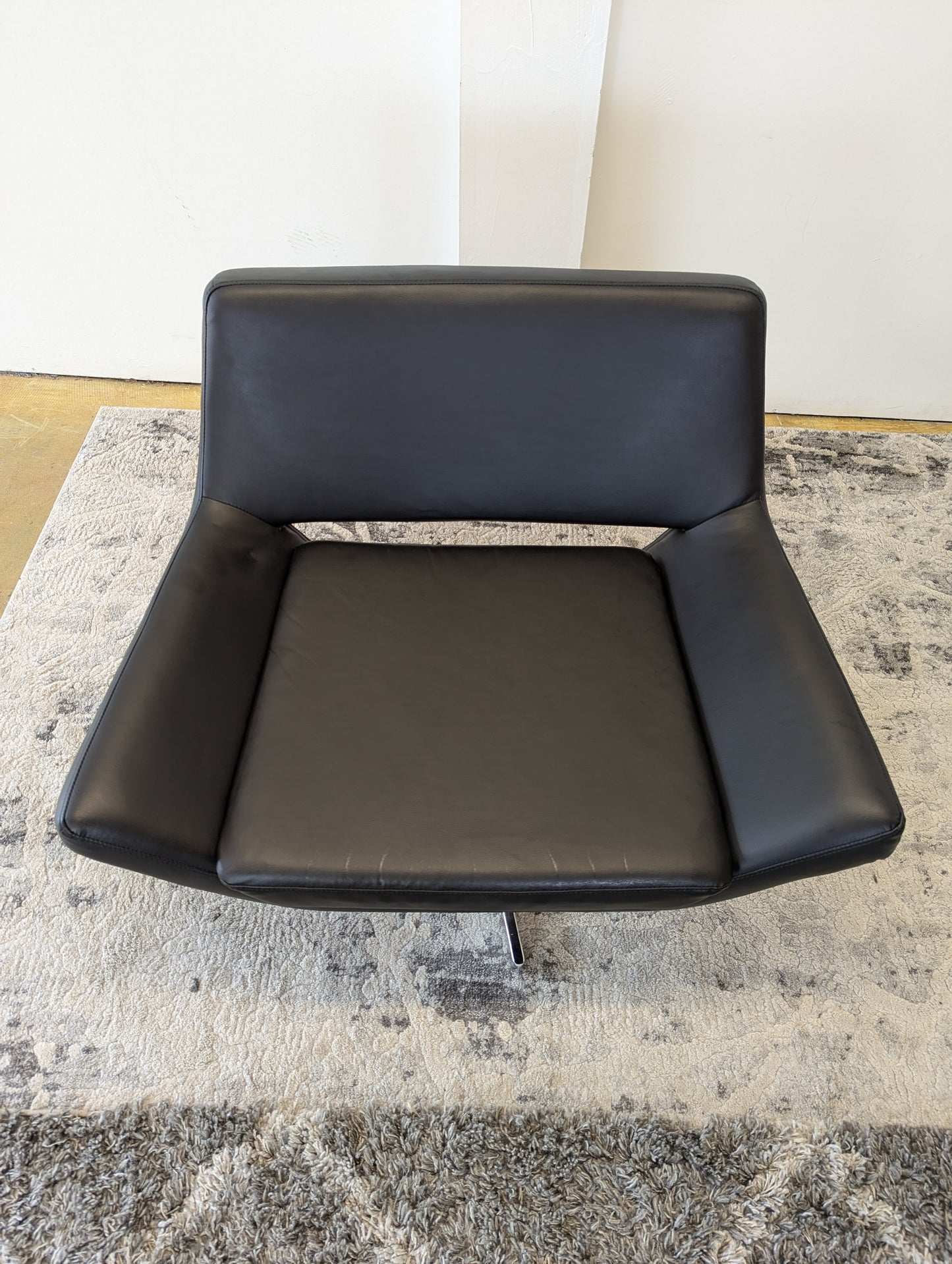 40” Wide Swivel Chair