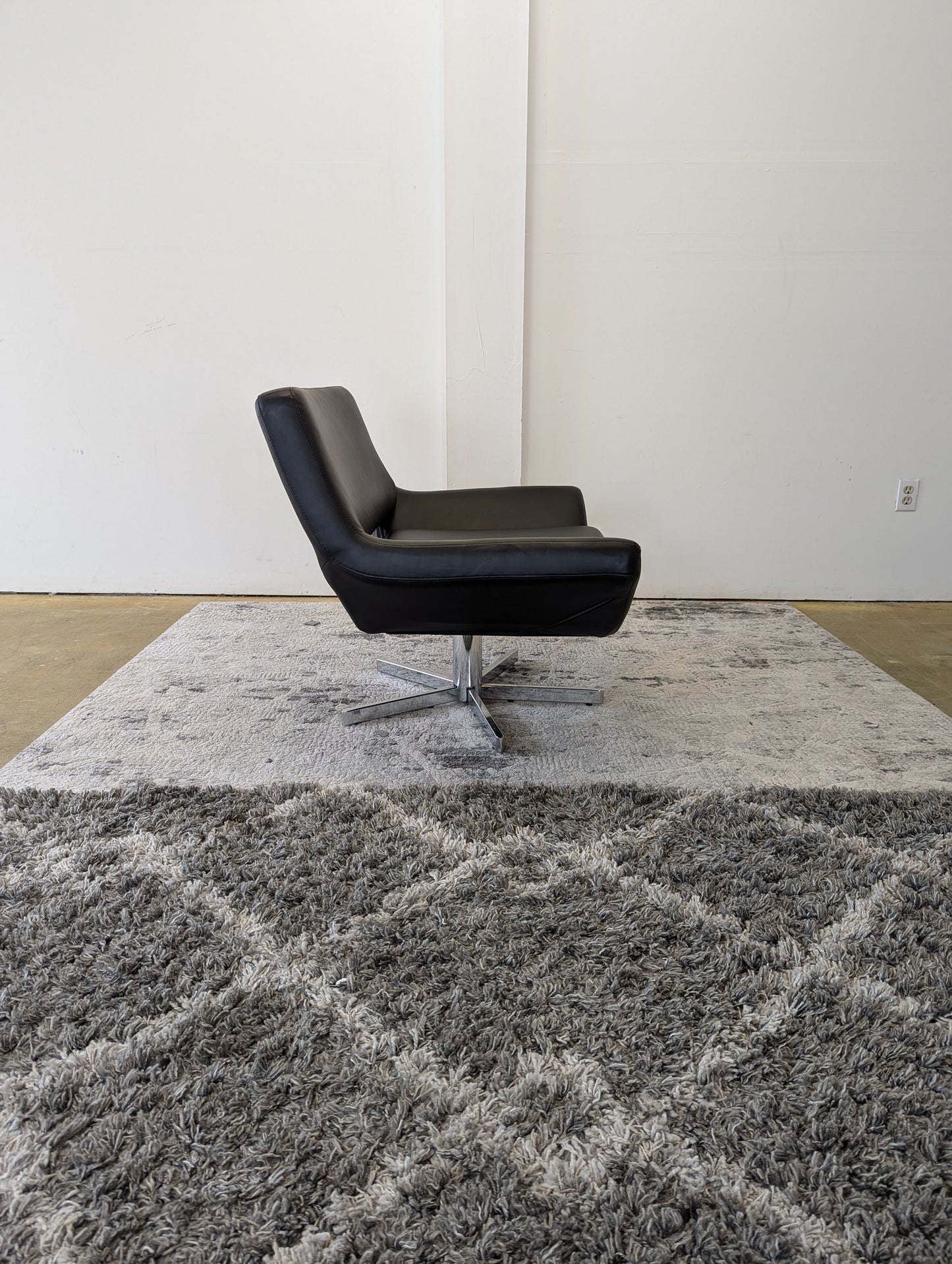 40” Wide Swivel Chair