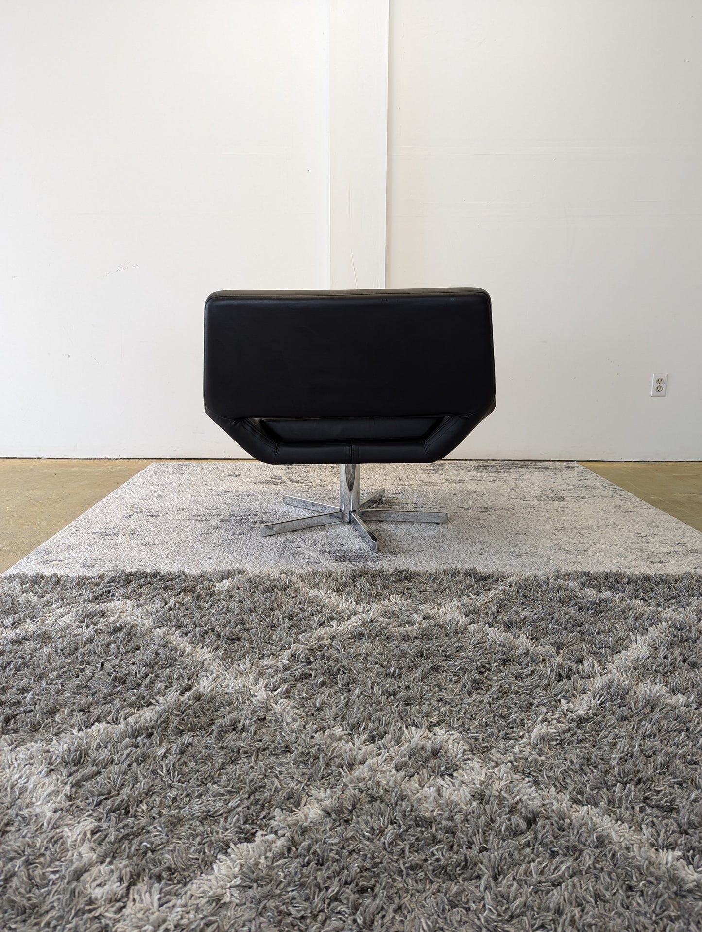 40” Wide Swivel Chair