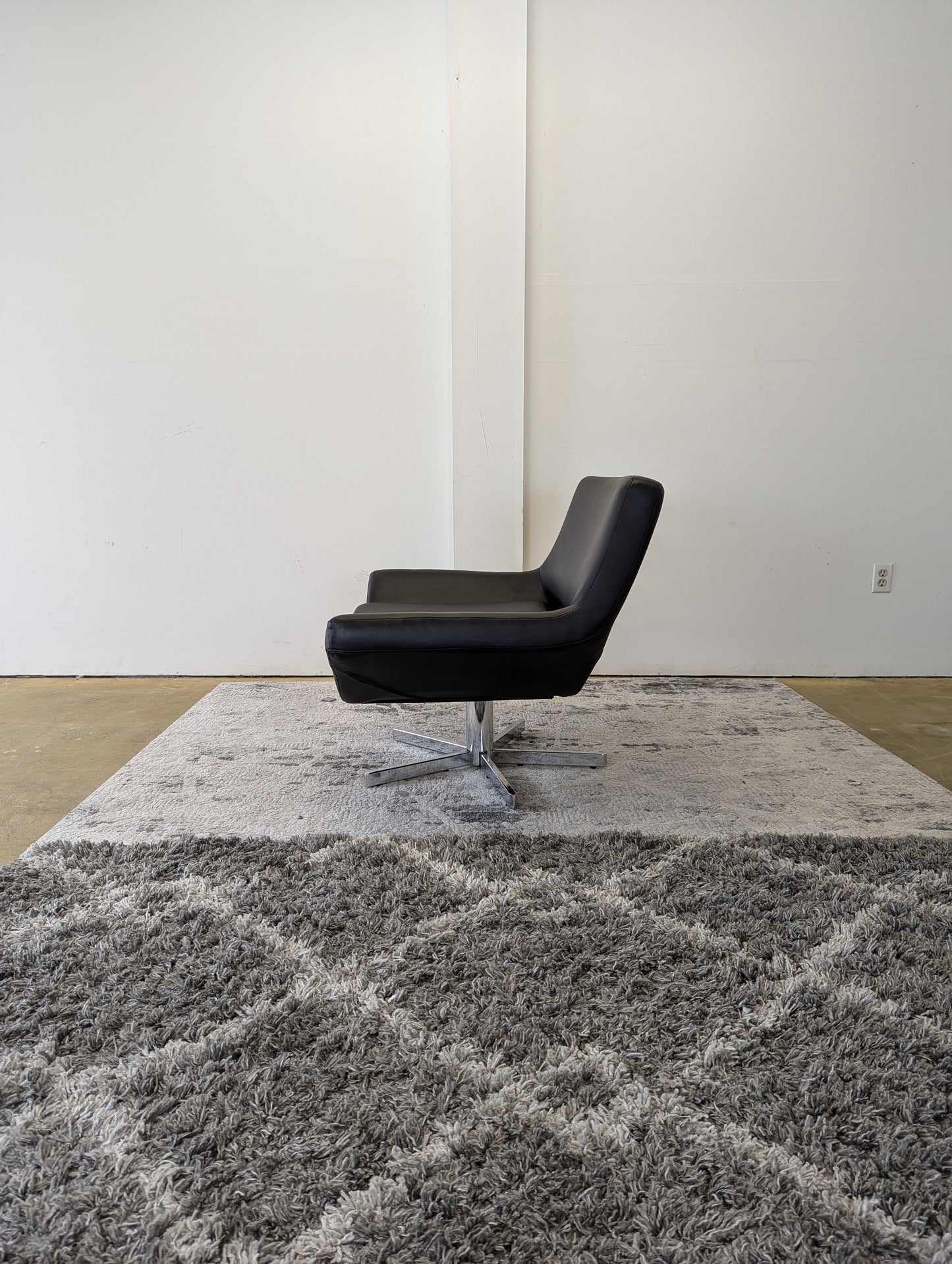 40” Wide Swivel Chair