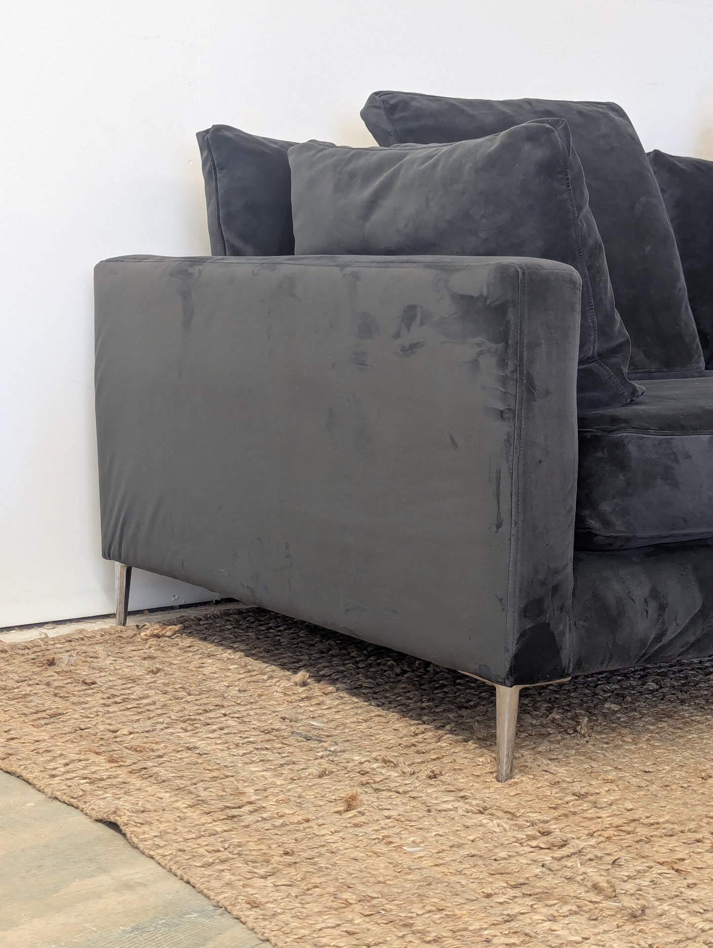Stylus Invidia Sofa
