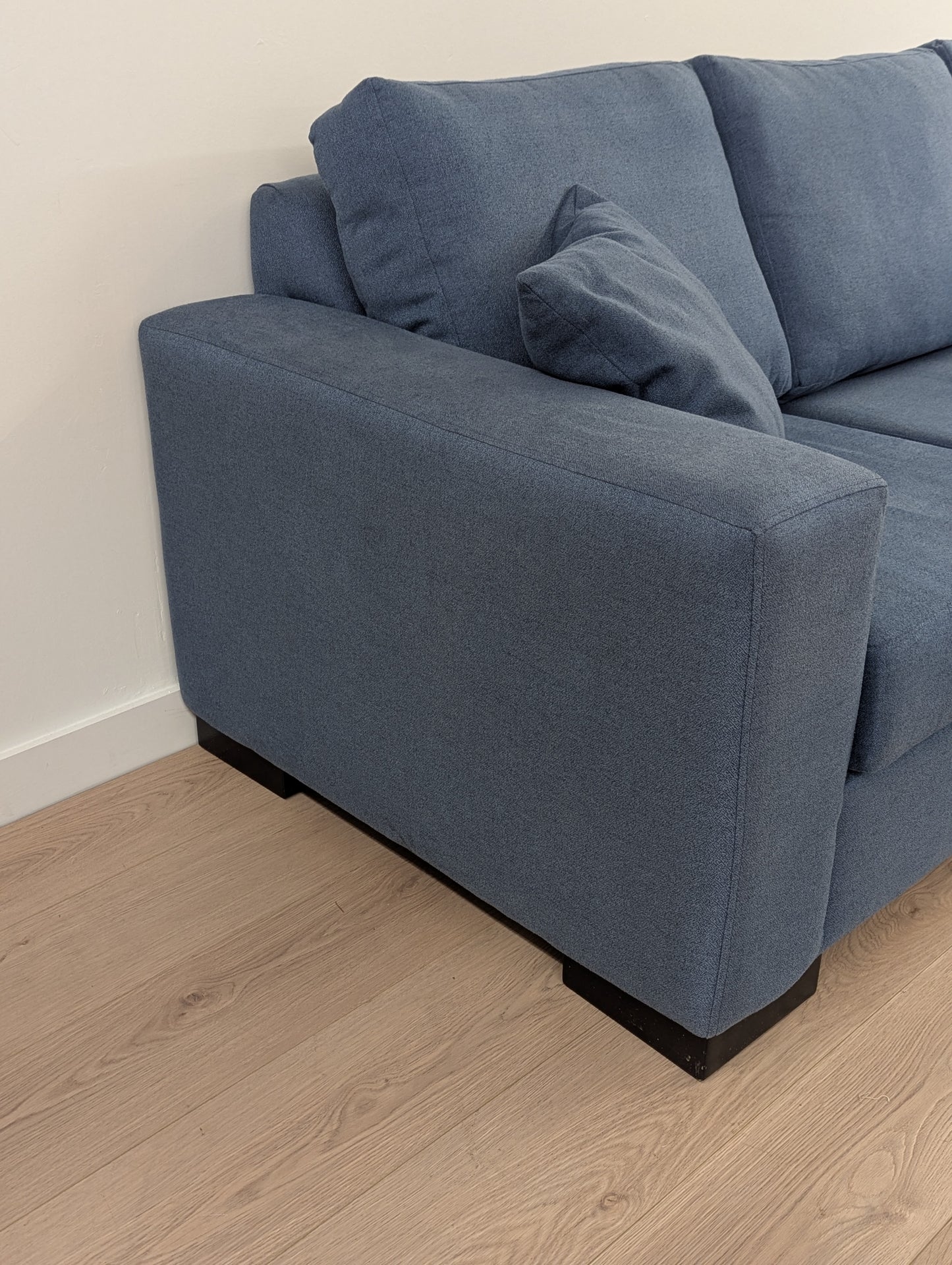 Q Living Fraser Sectional with Reversible Chaise