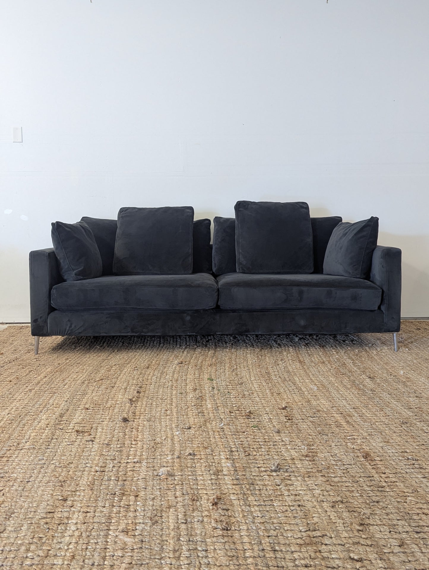 Stylus Invidia Sofa