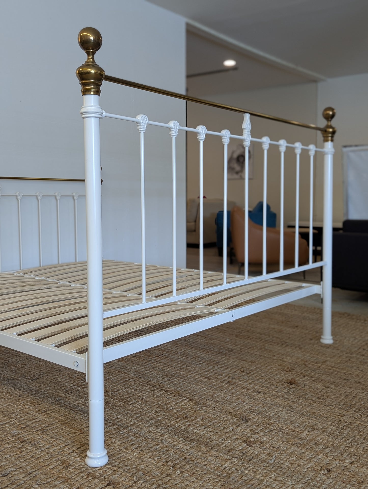 Orchids Luxe Home Castille White Metal/ Brass Bedframe