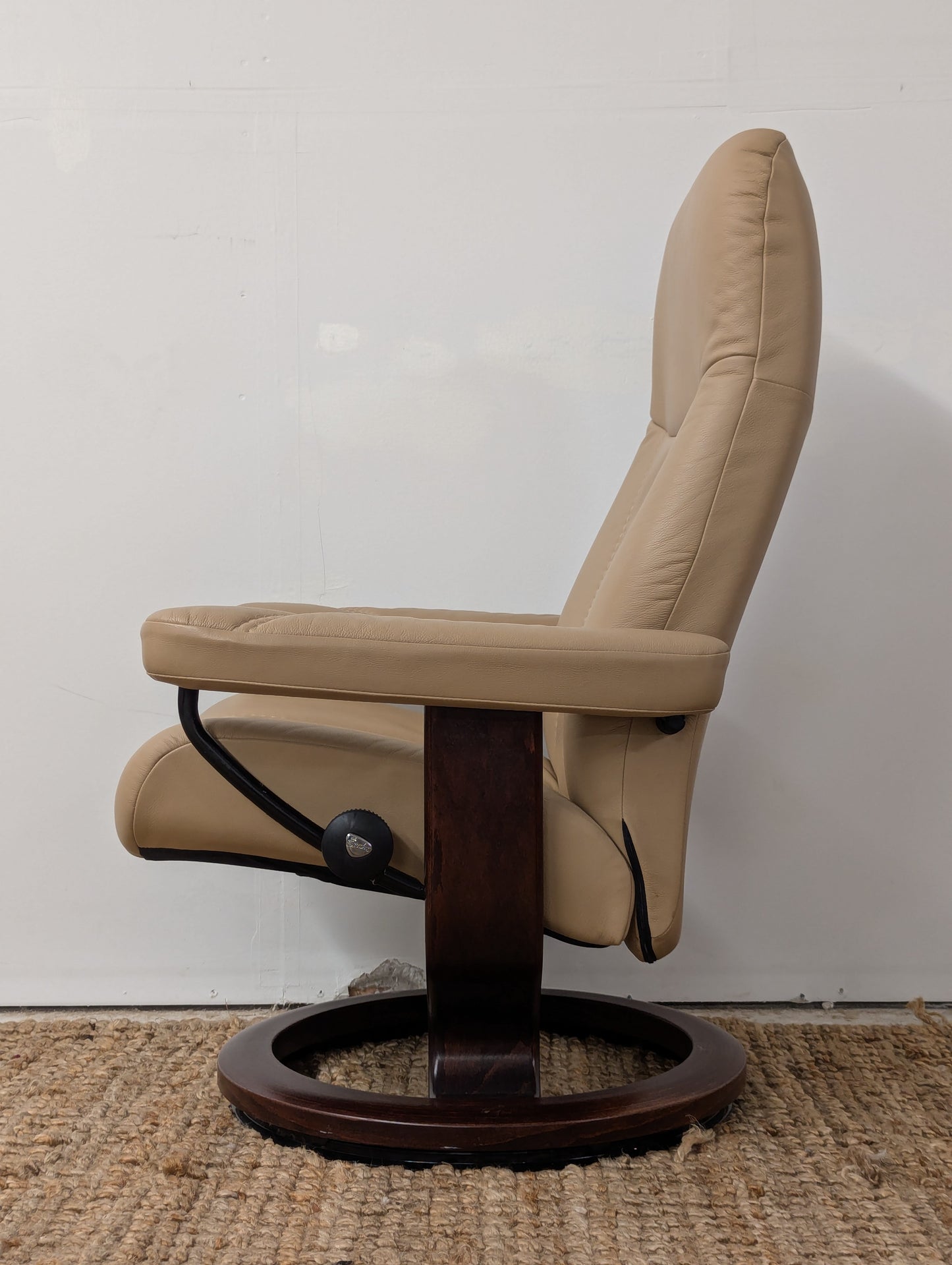 Ekornes Stressless Consul Reclining Chair + Ottoman