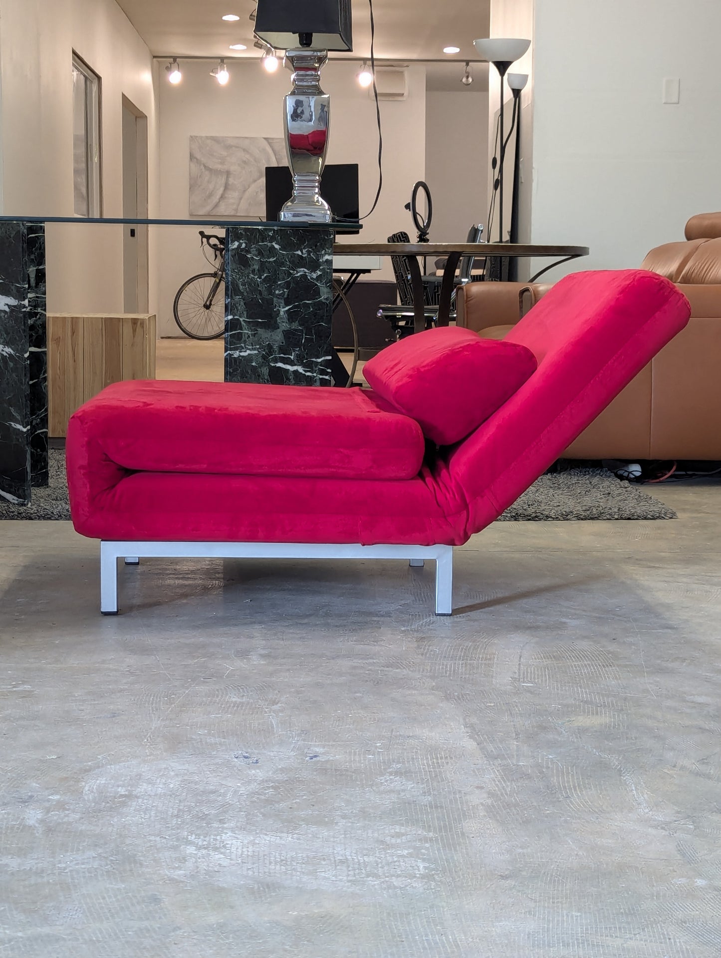 Swiveling Sofa Bed Chair