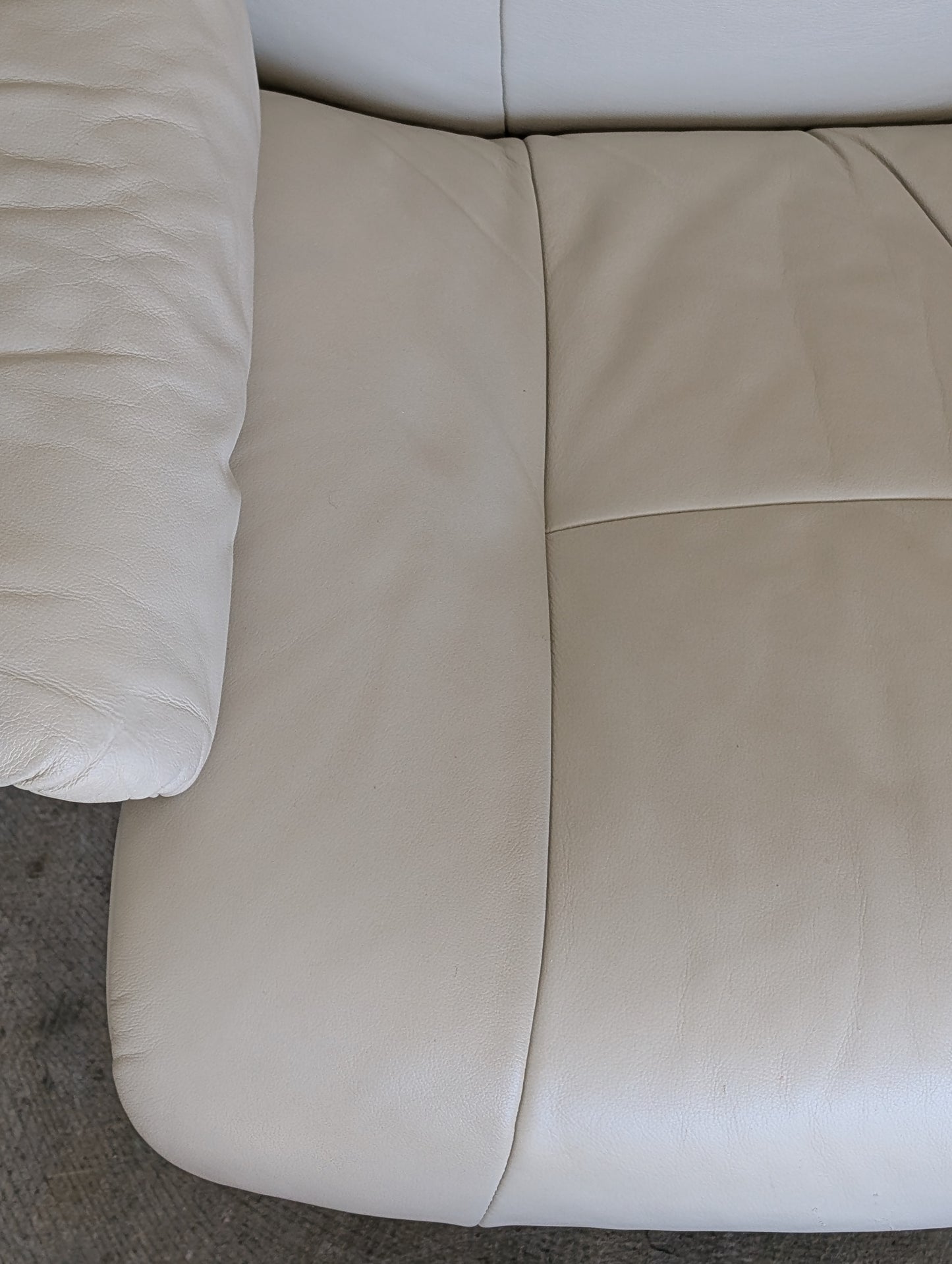 Ekornes Stressless Mayfair Recliner Chair + Ottoman