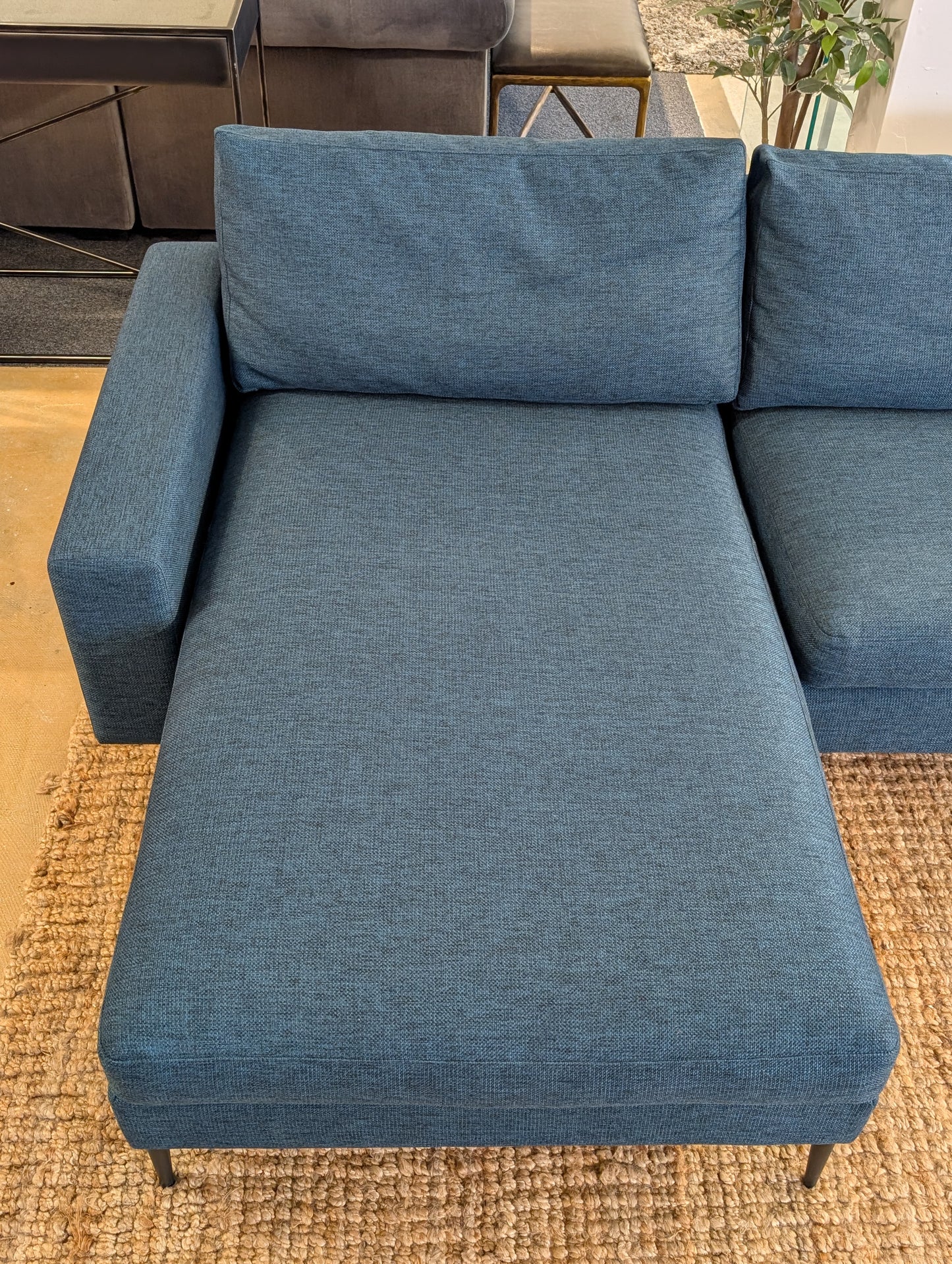 Article Nova Sectional