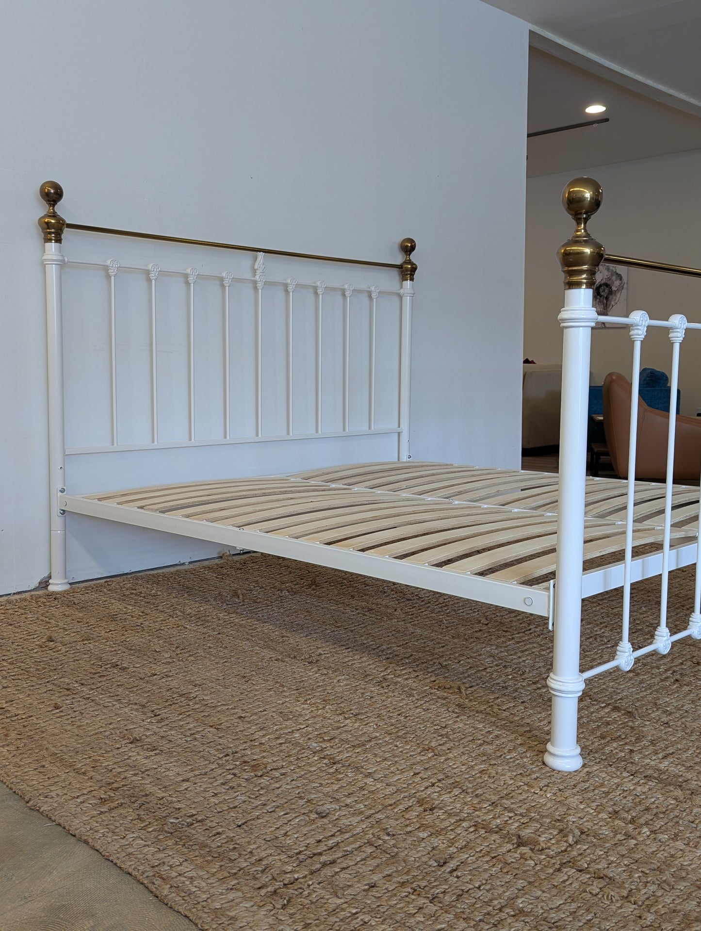 Orchids Luxe Home Castille White Metal/ Brass Bedframe