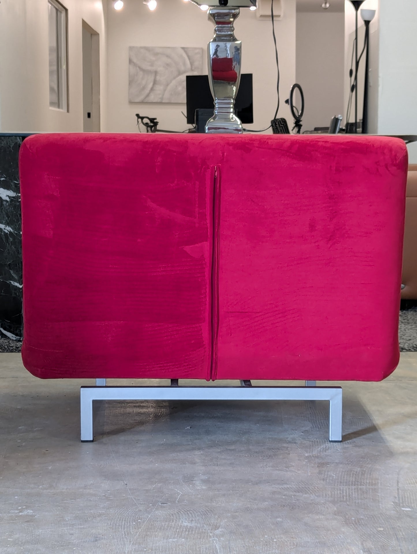 Swiveling Sofa Bed Chair