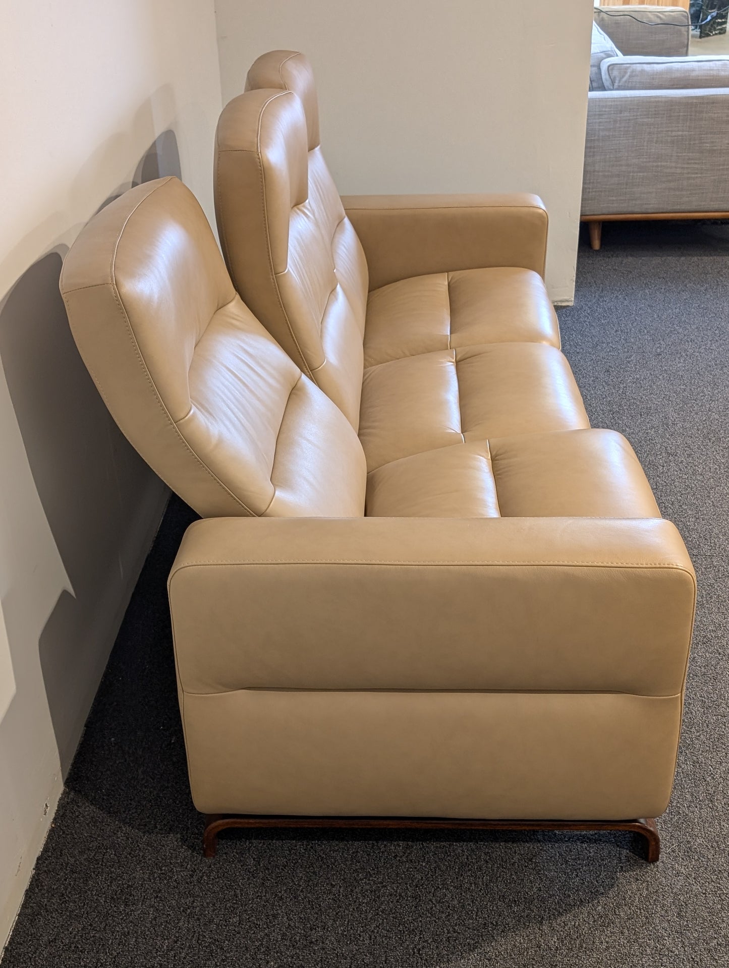Ekornes Stressless Wave Leather Reclining Sofa