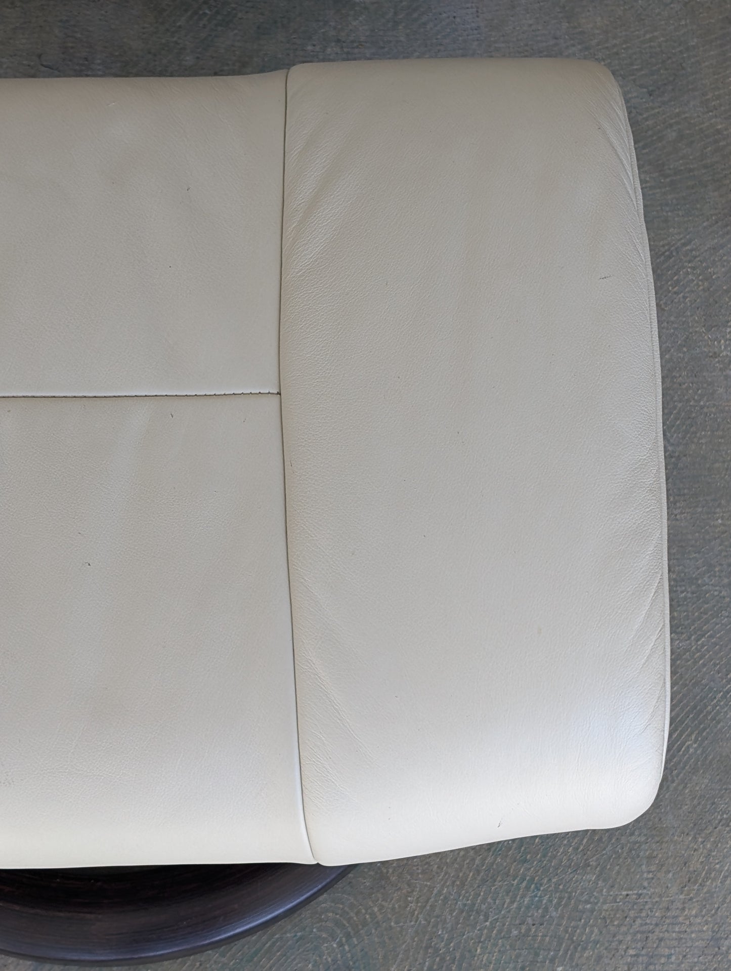 Ekornes Stressless Mayfair Recliner Chair + Ottoman