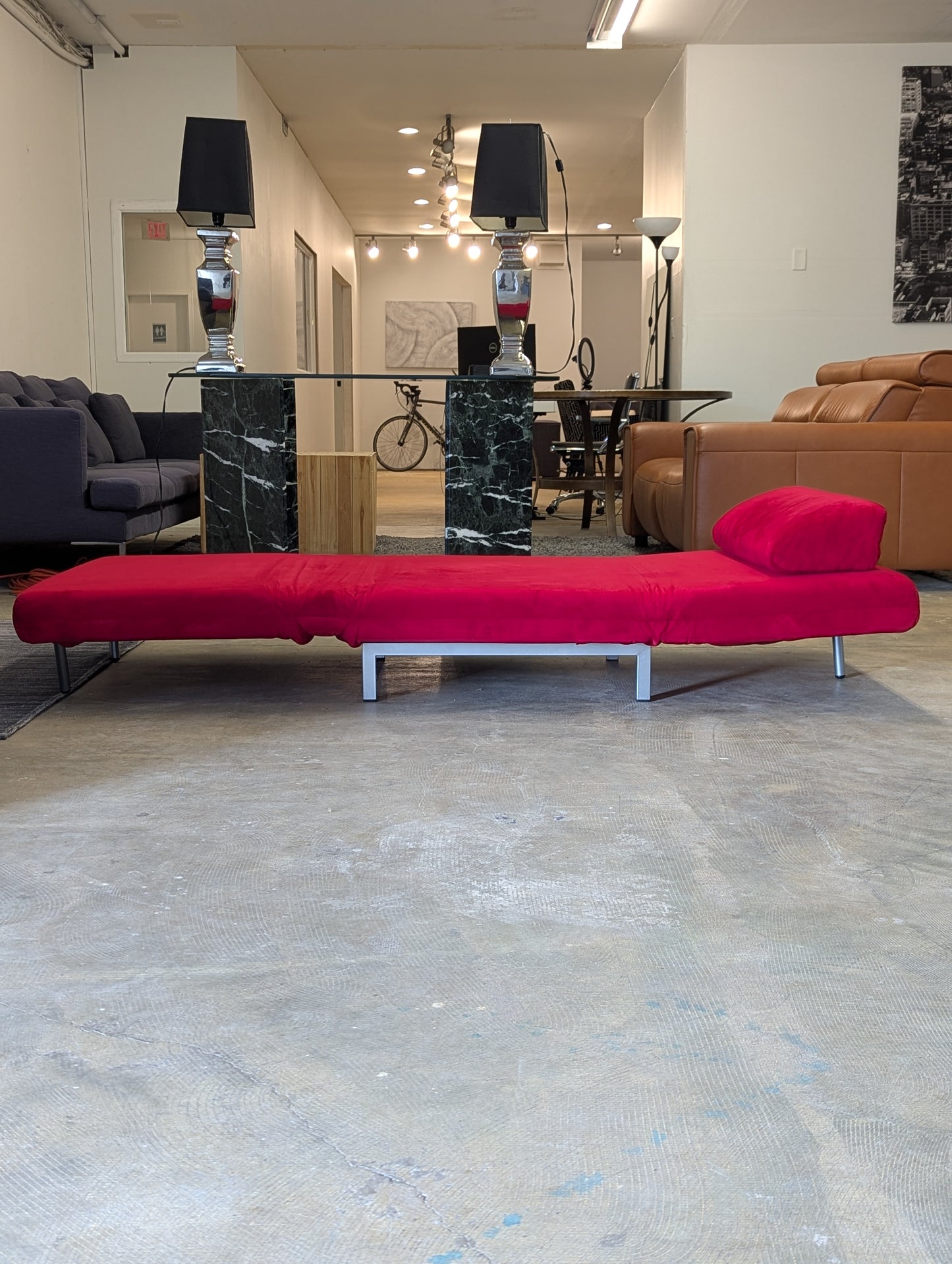 Swiveling Sofa Bed Chair