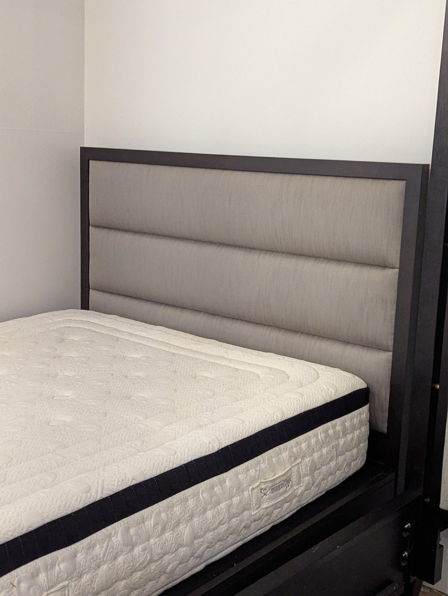 Durham Defined Distinction Bedframe with Headboard