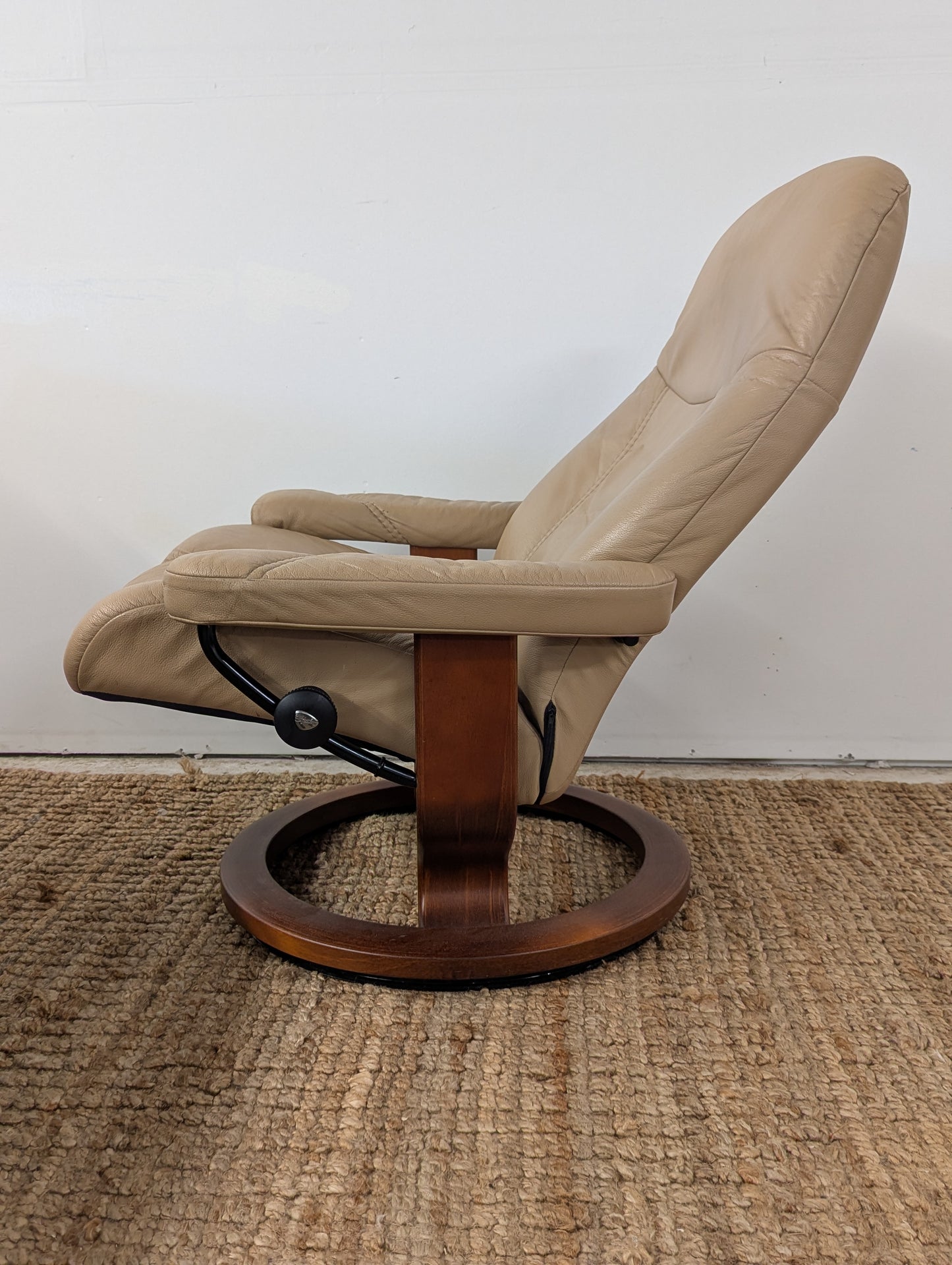 Ekornes Stressless Consul Reclining Chair + Ottoman