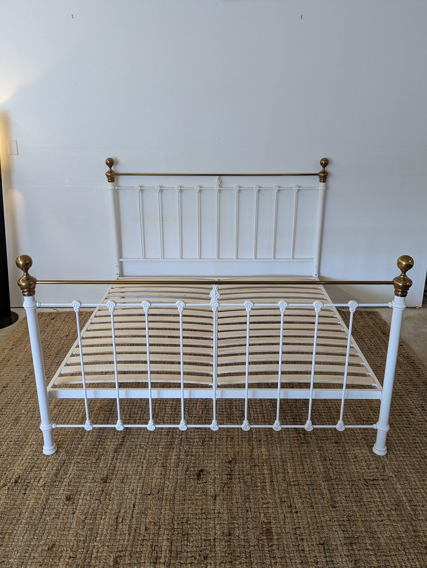 Orchids Luxe Home Castille White Metal/ Brass Bedframe