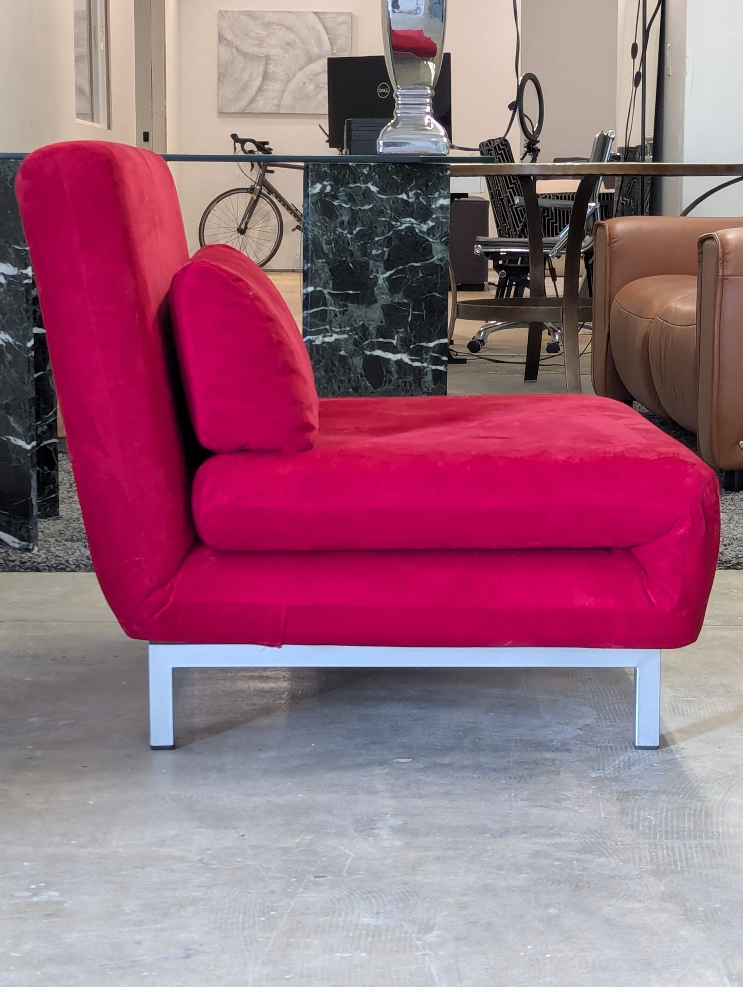 Swiveling Sofa Bed Chair