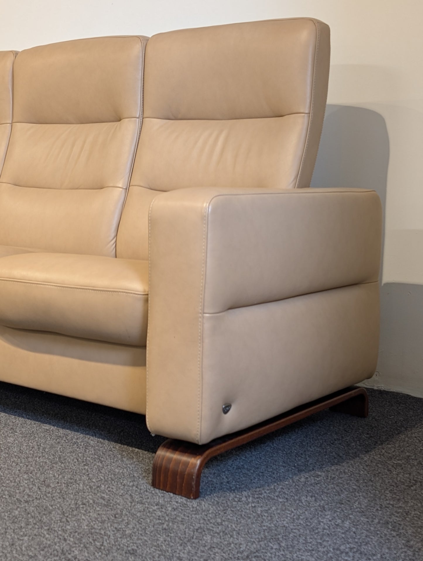 Ekornes Stressless Wave Leather Reclining Sofa