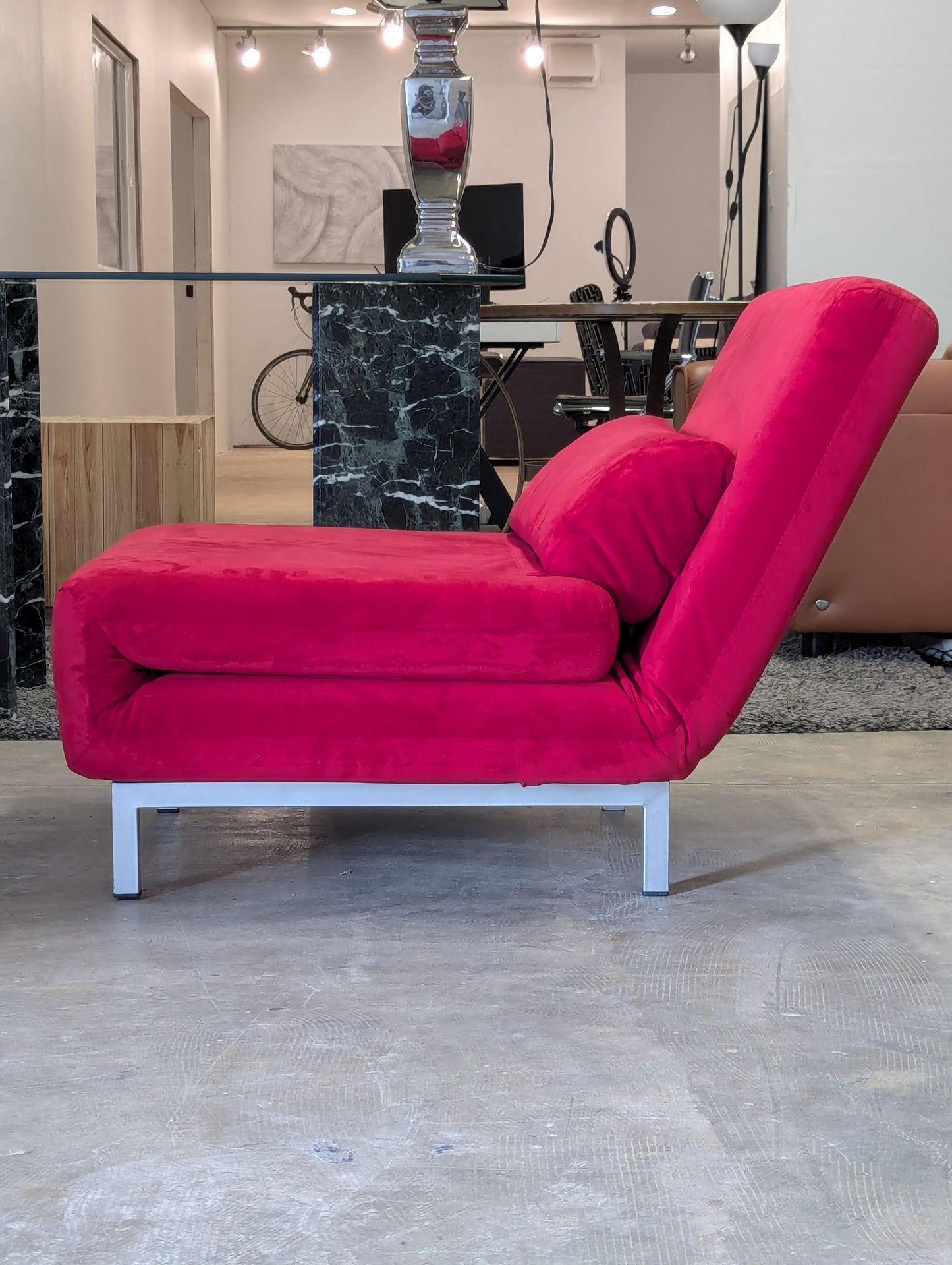 Swiveling Sofa Bed Chair
