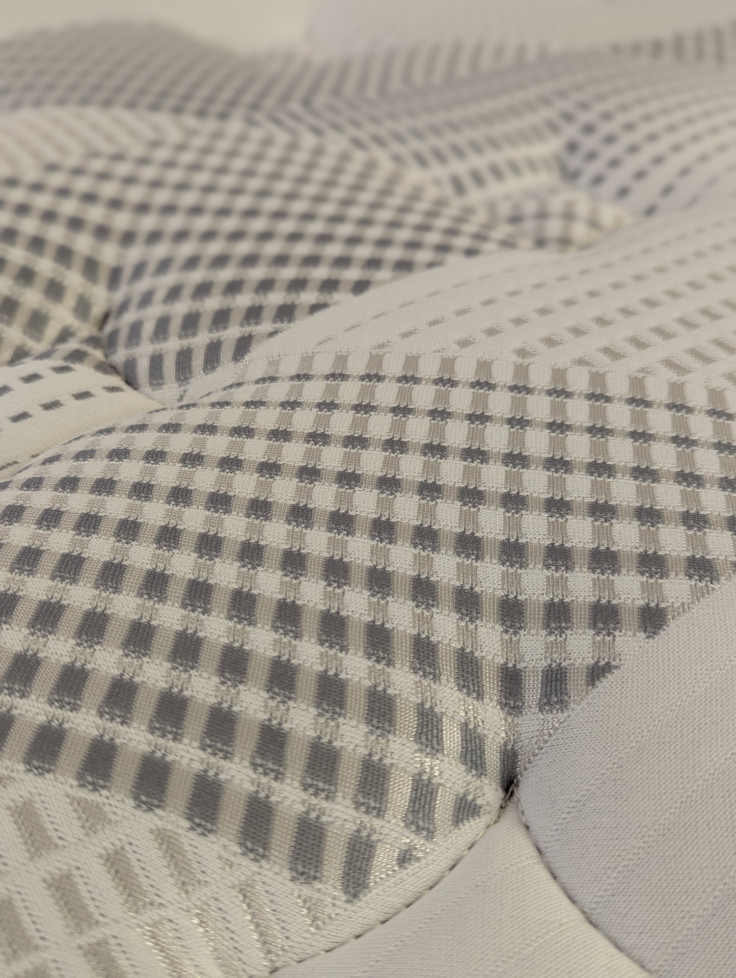 Sleep Country Canada Distinction Series Lindsay Queen Mattress