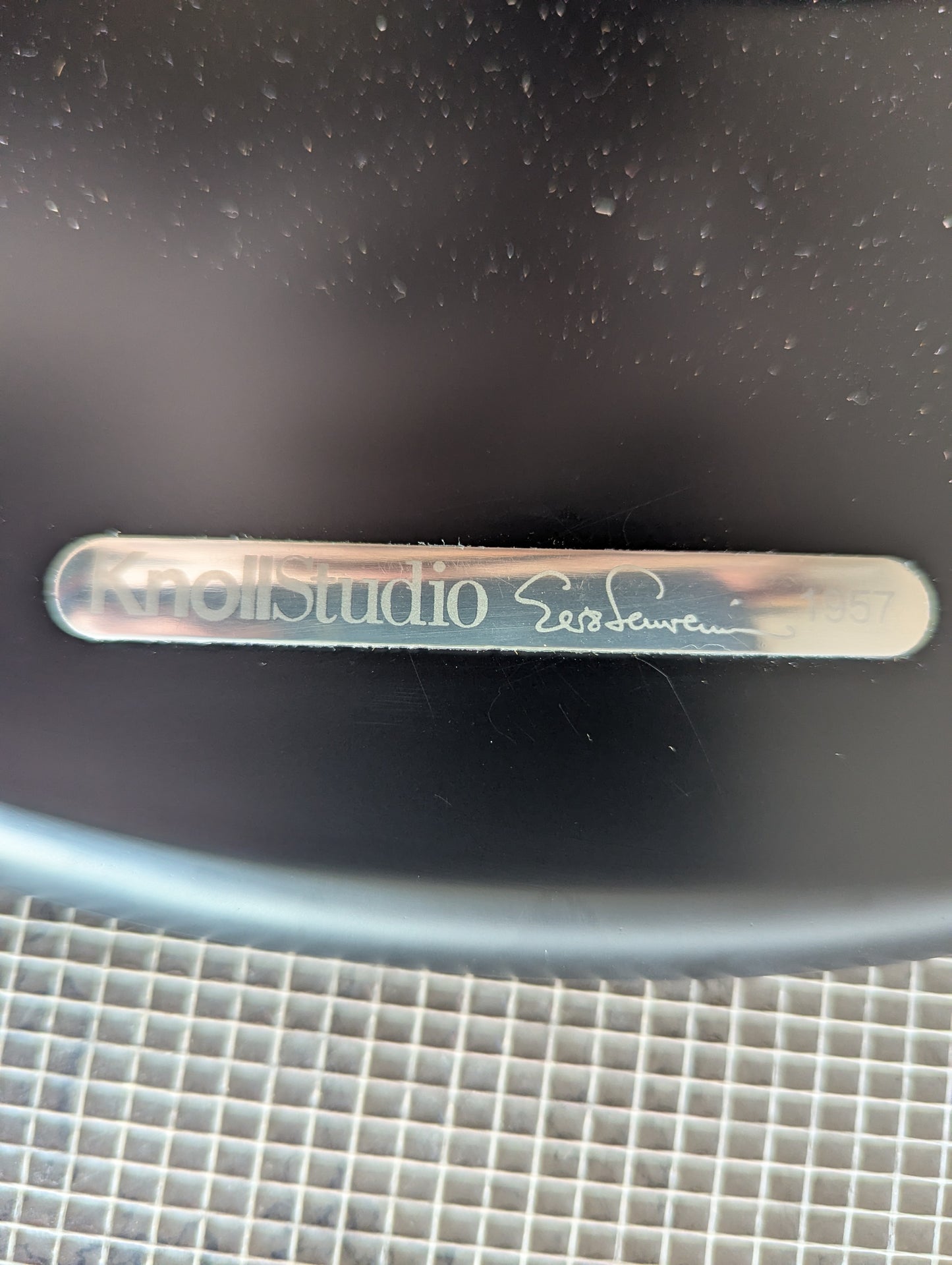 Knoll 60" Saarinen Table