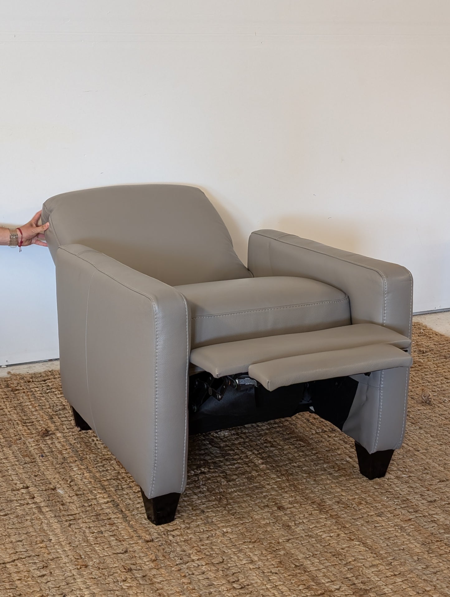 Natuzzi Editions Mod Zero Gravity Reclining Leather Chair