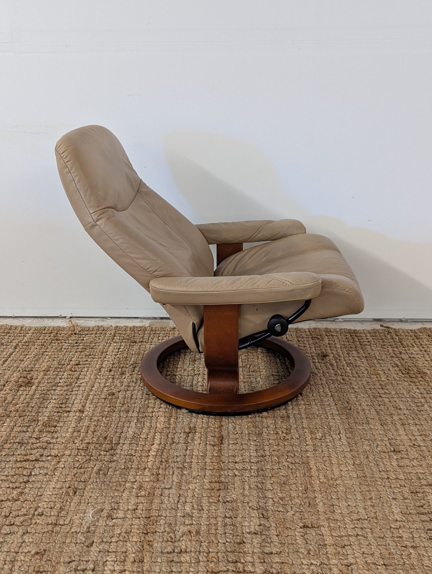Ekornes Stressless Consul Reclining Chair + Ottoman