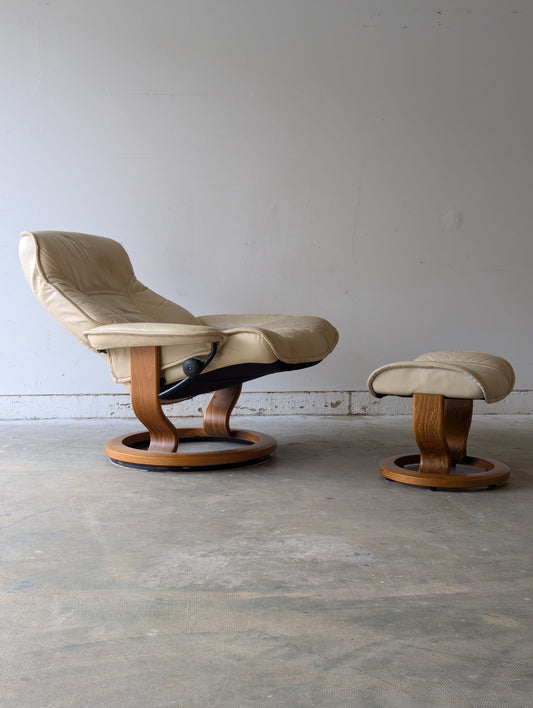 Ekornes Stressless Mayfair Lounge Chair + Ottoman