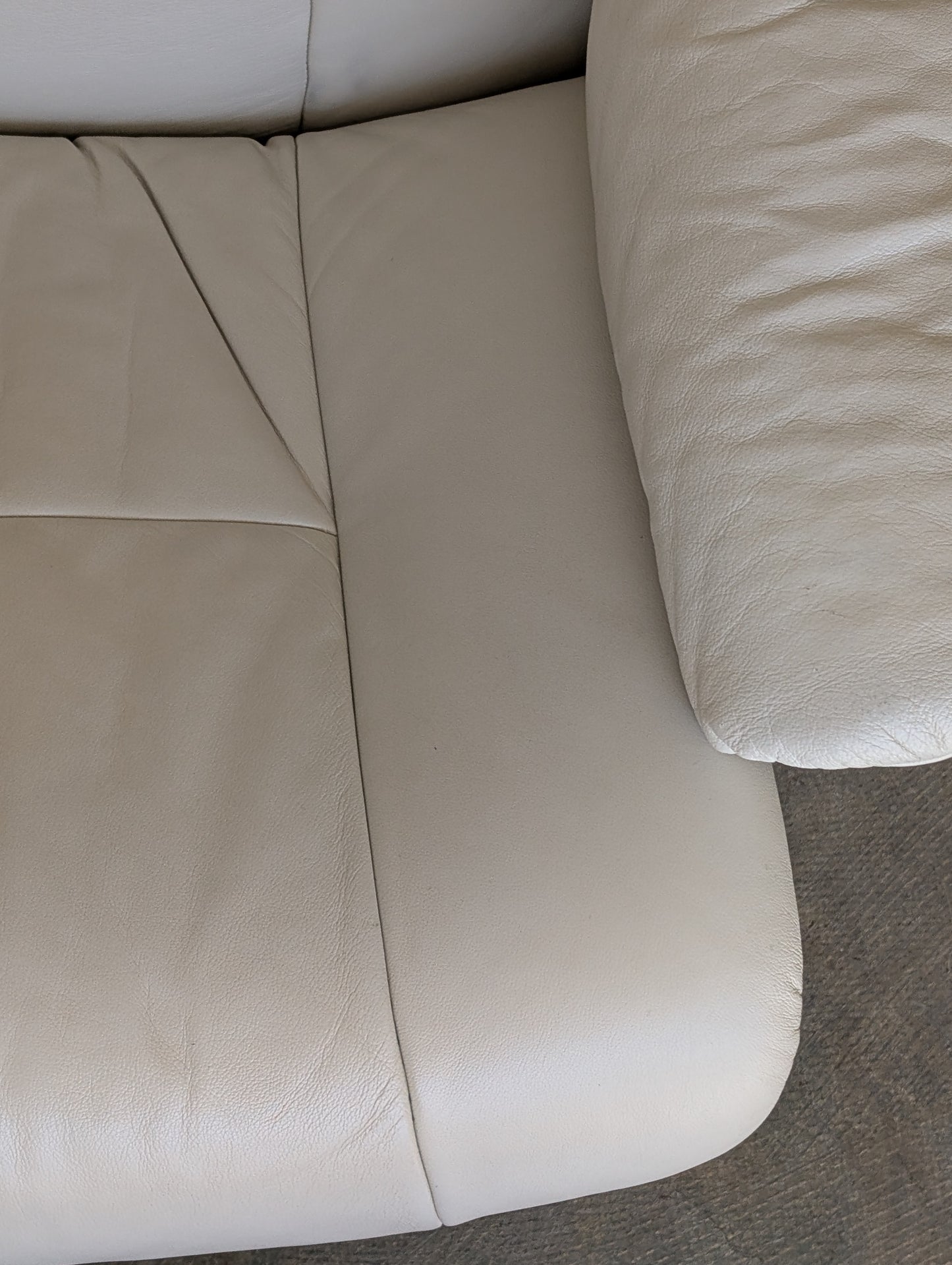Ekornes Stressless Mayfair Recliner Chair + Ottoman