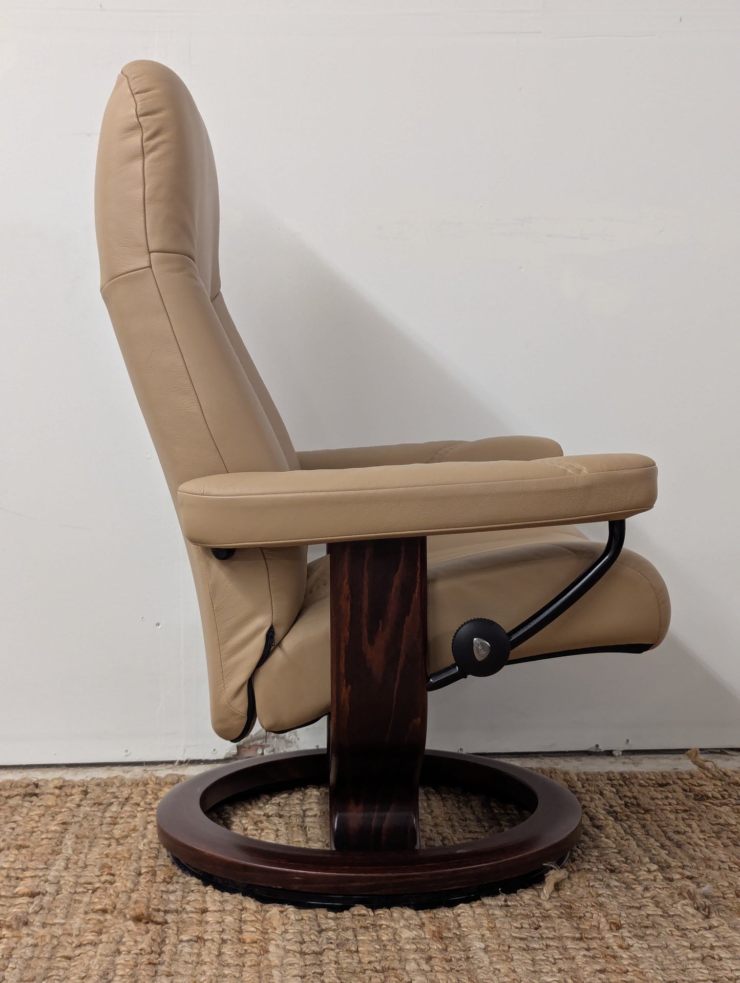 Ekornes Stressless Consul Reclining Chair + Ottoman