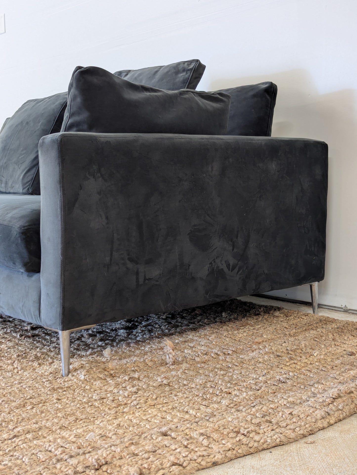 Stylus Invidia Sofa