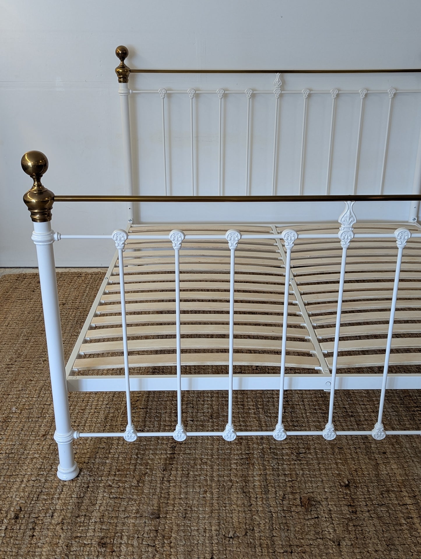 Orchids Luxe Home Castille White Metal/ Brass Bedframe