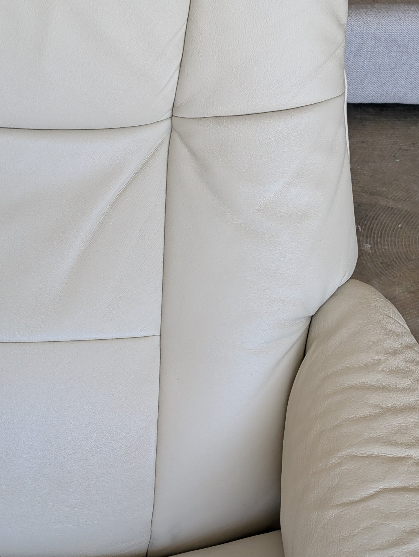 Ekornes Stressless Mayfair Recliner Chair + Ottoman