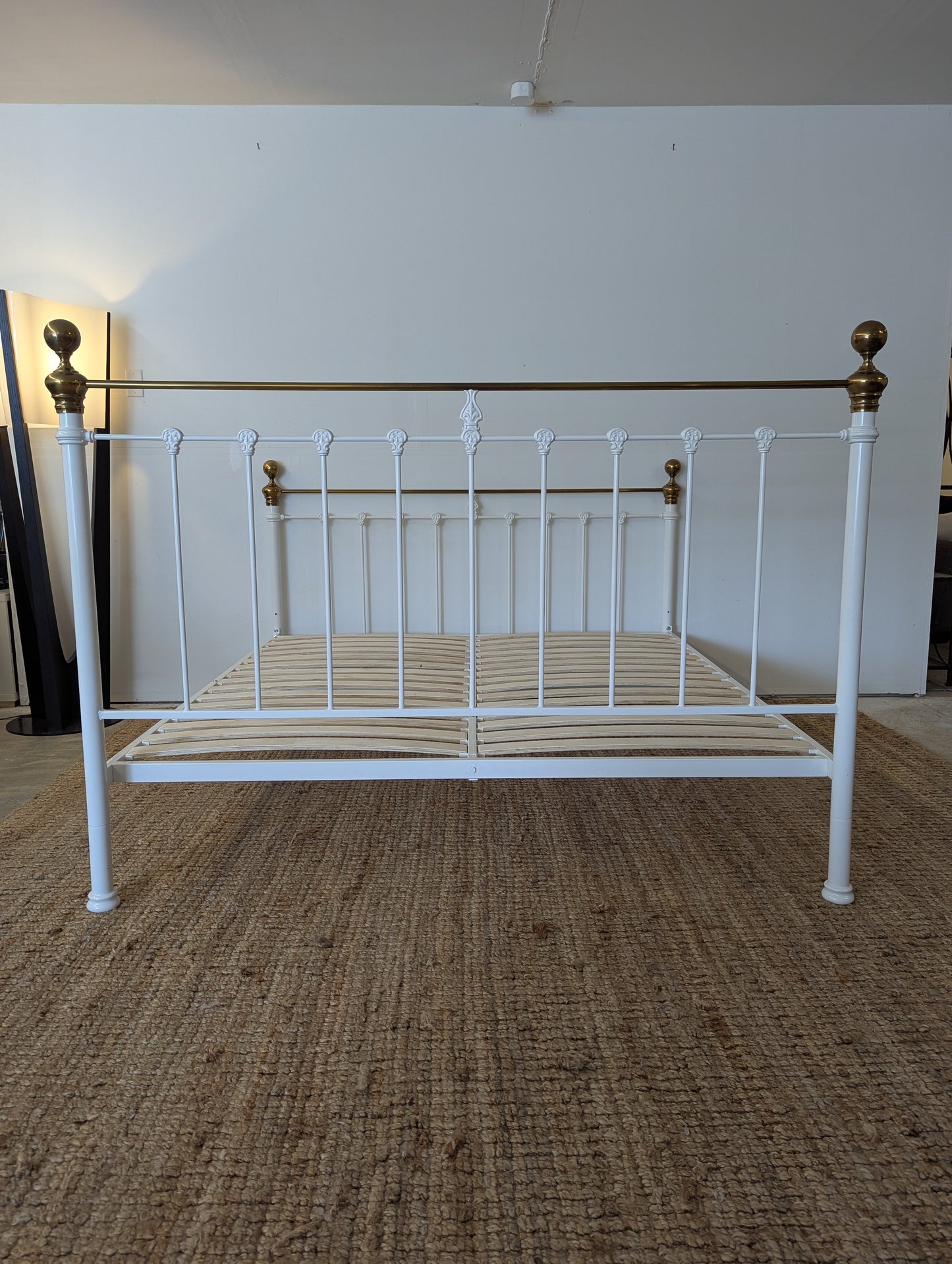 Orchids Luxe Home Castille White Metal/ Brass Bedframe