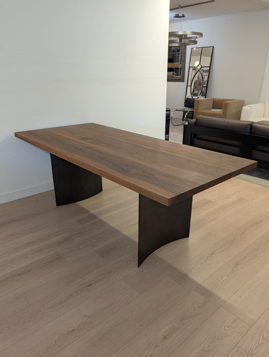 Autonomous Furniture Ban Table