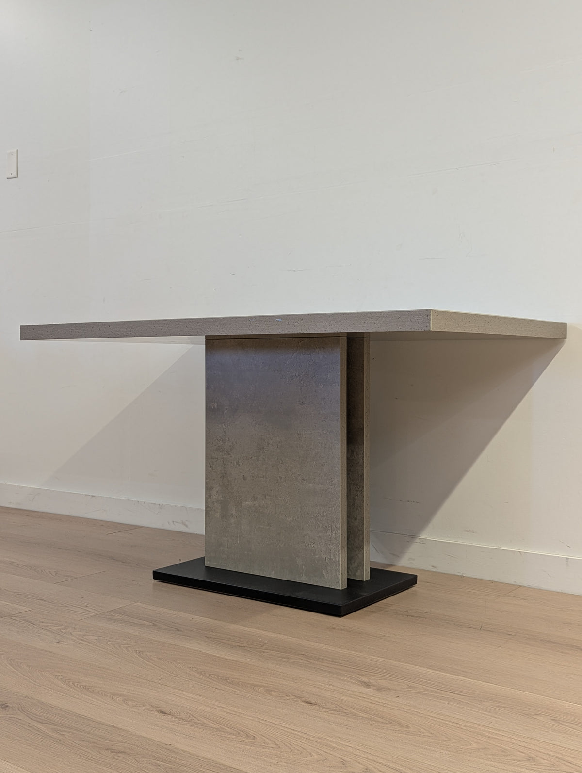 Moe's Hanlon Dining Table