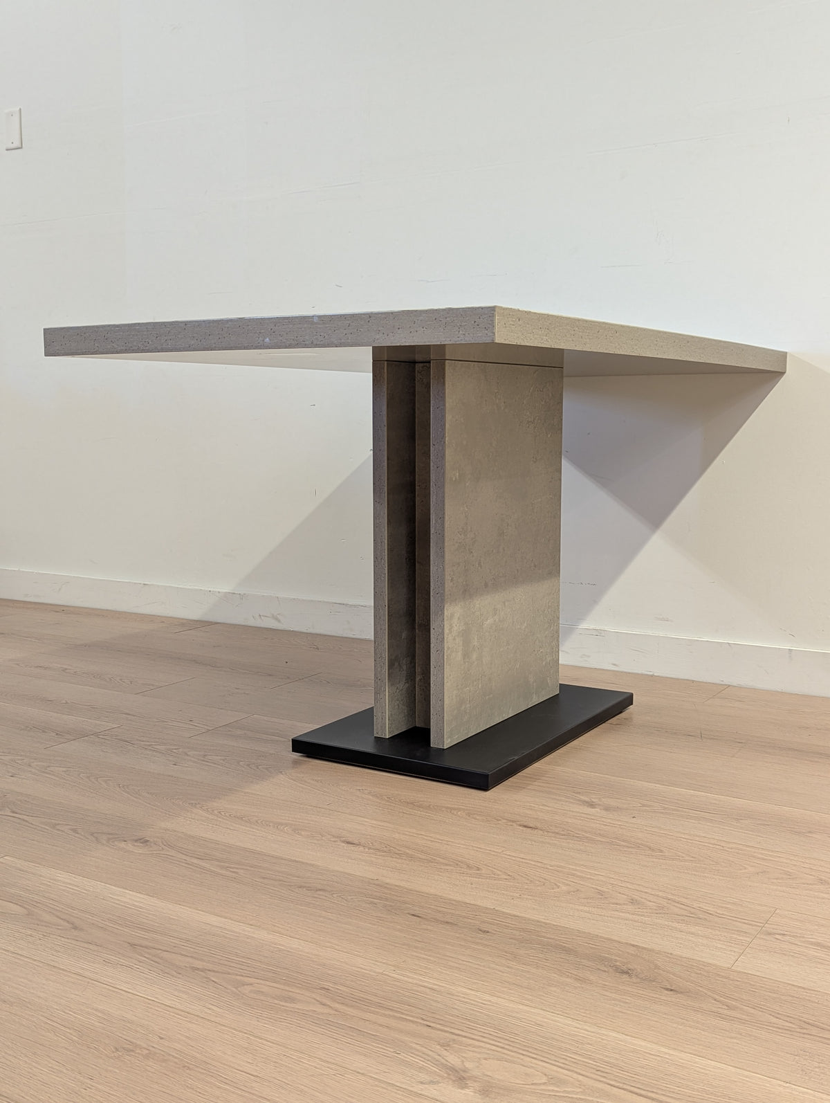 Moe's Hanlon Dining Table