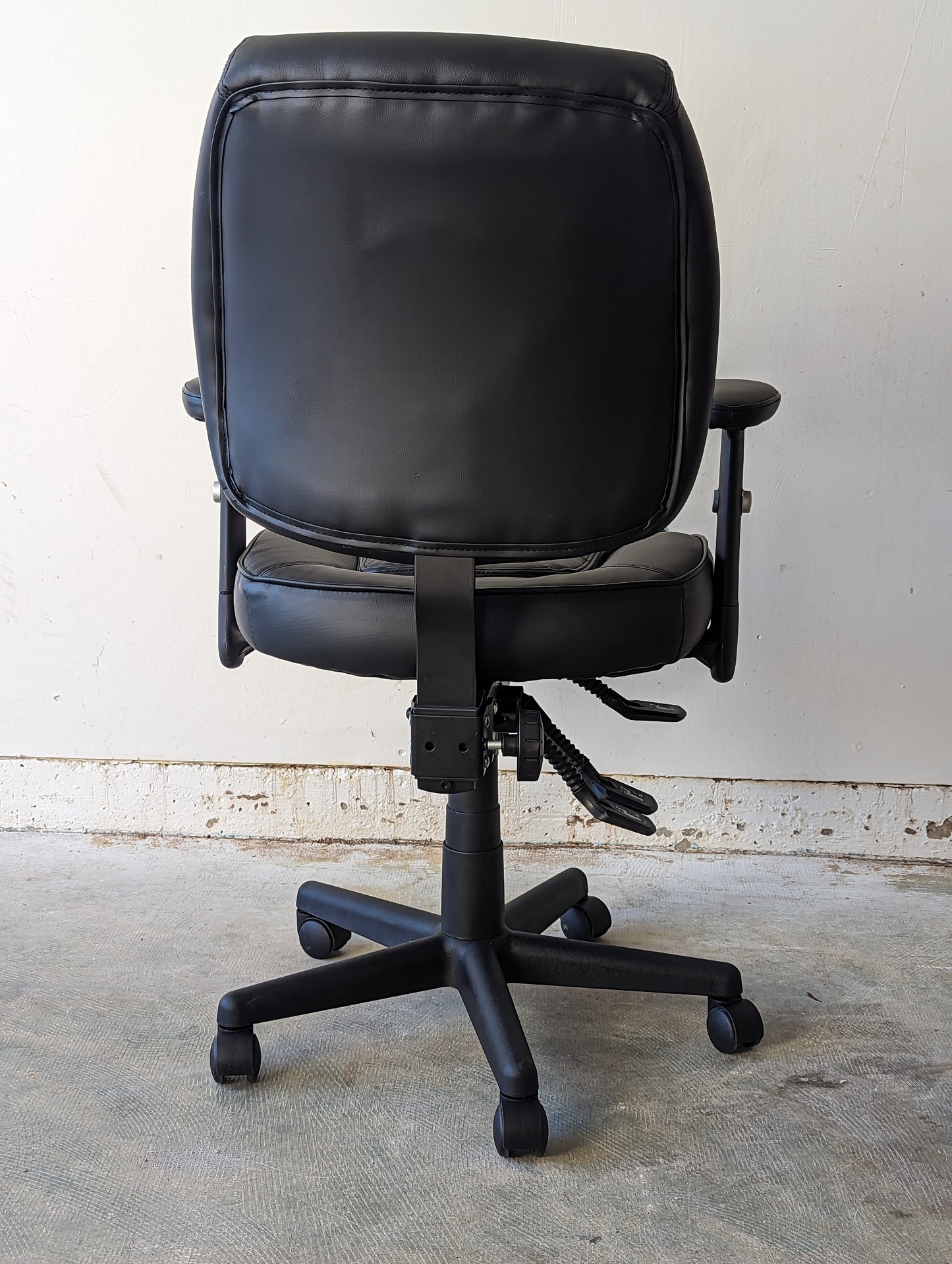 Staples Kendros Chair