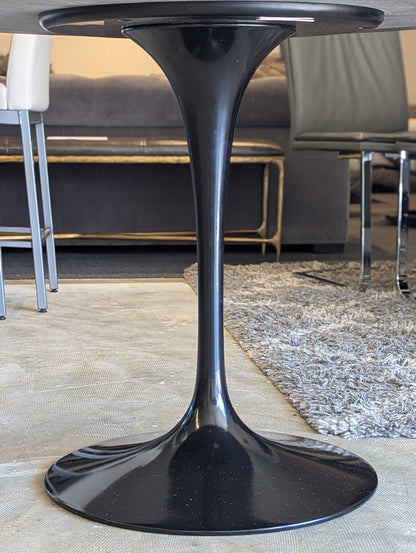 Knoll 42' Saarine Table