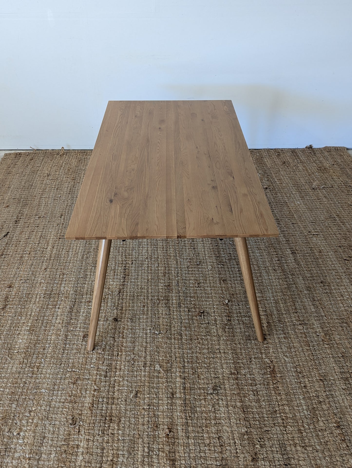 Article Seno Oak Extendable Dining Table