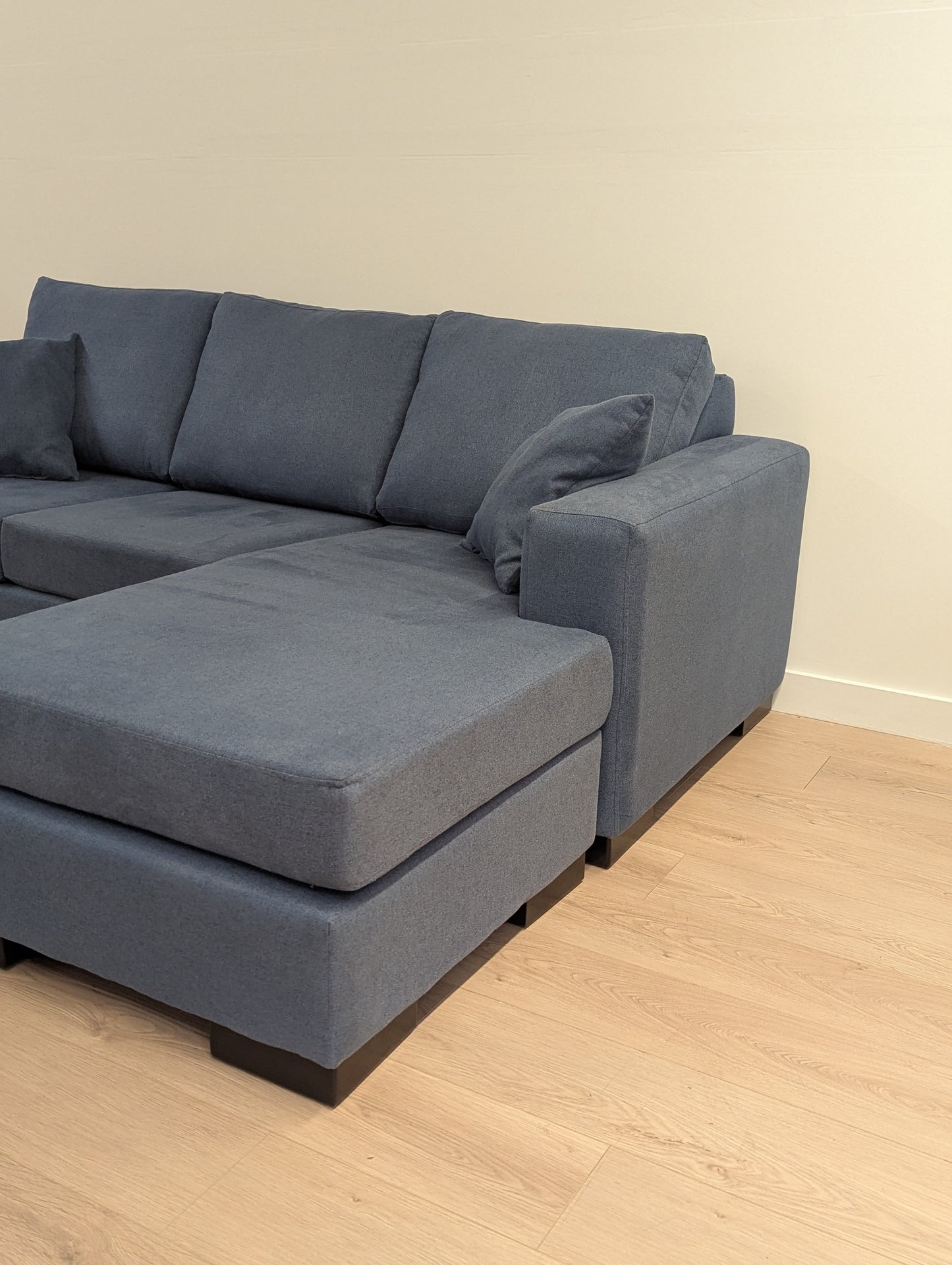 Q Living Fraser Sectional with Reversible Chaise