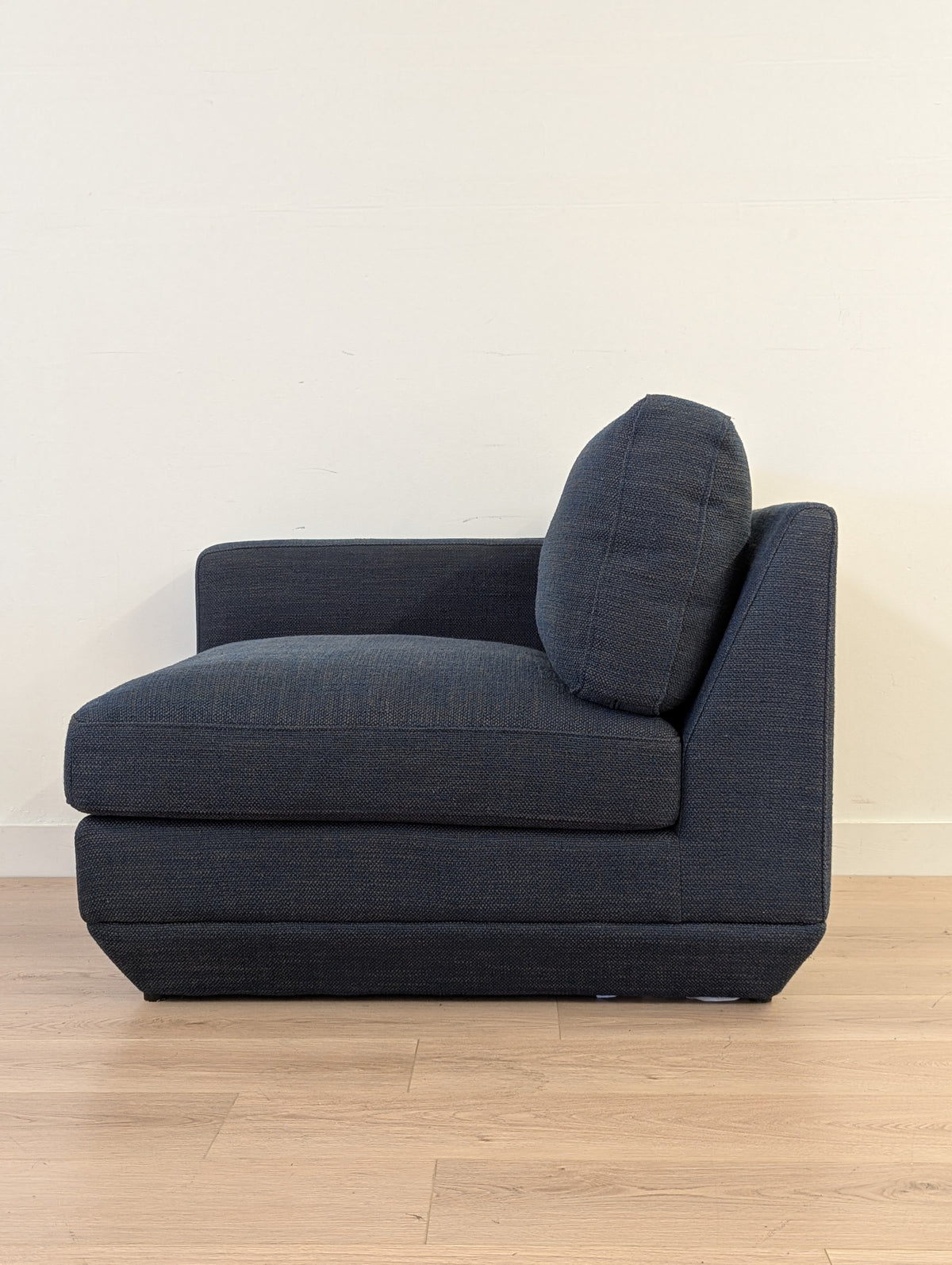 Gus Modern Podium 8 Piece Sectional Set